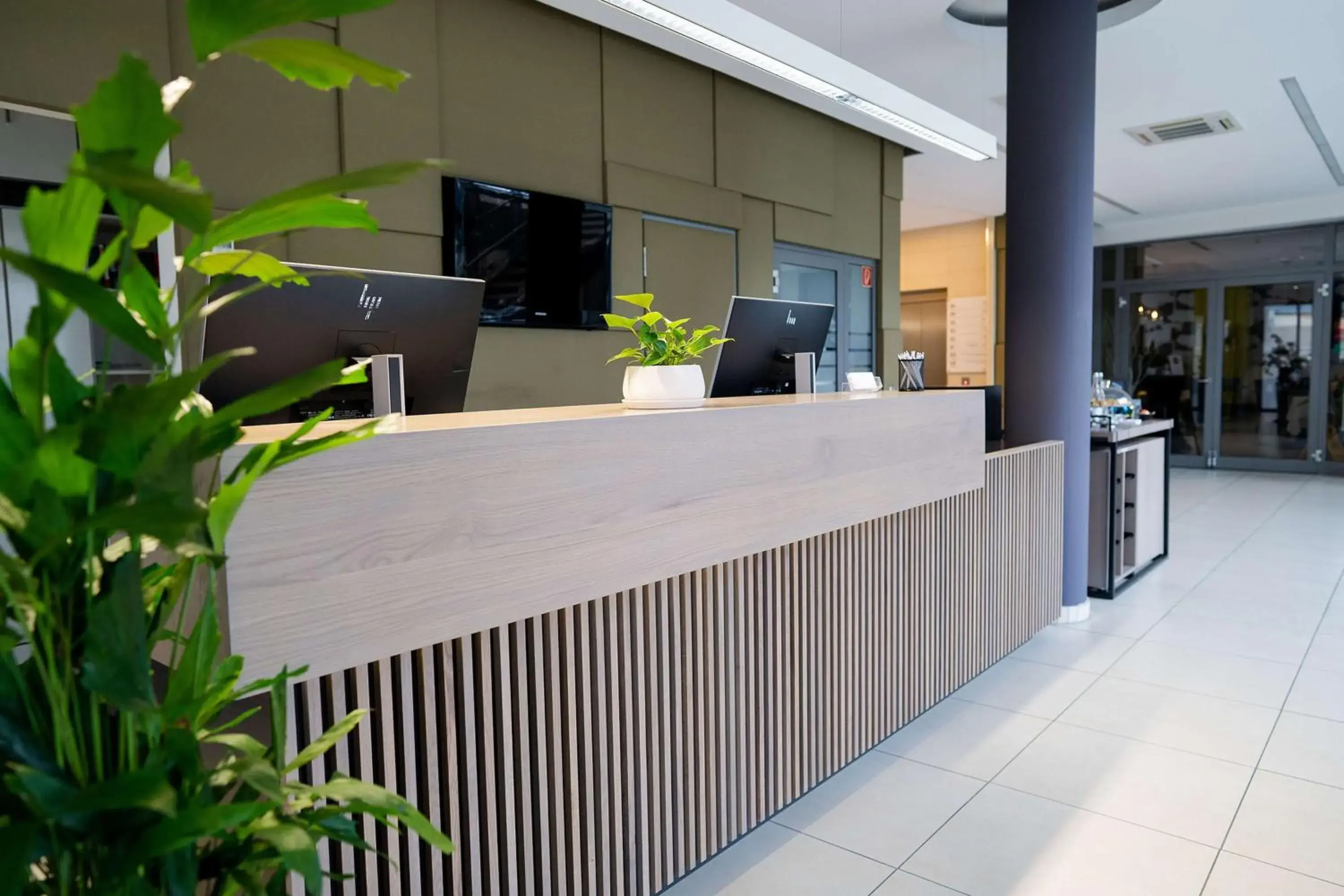 Lobby or reception in Lanzcarré Hotel Mannheim, a member of Radisson Individuals Lobby or reception in Lanzcarré Hotel Mannheim, a member of Radisson Individuals