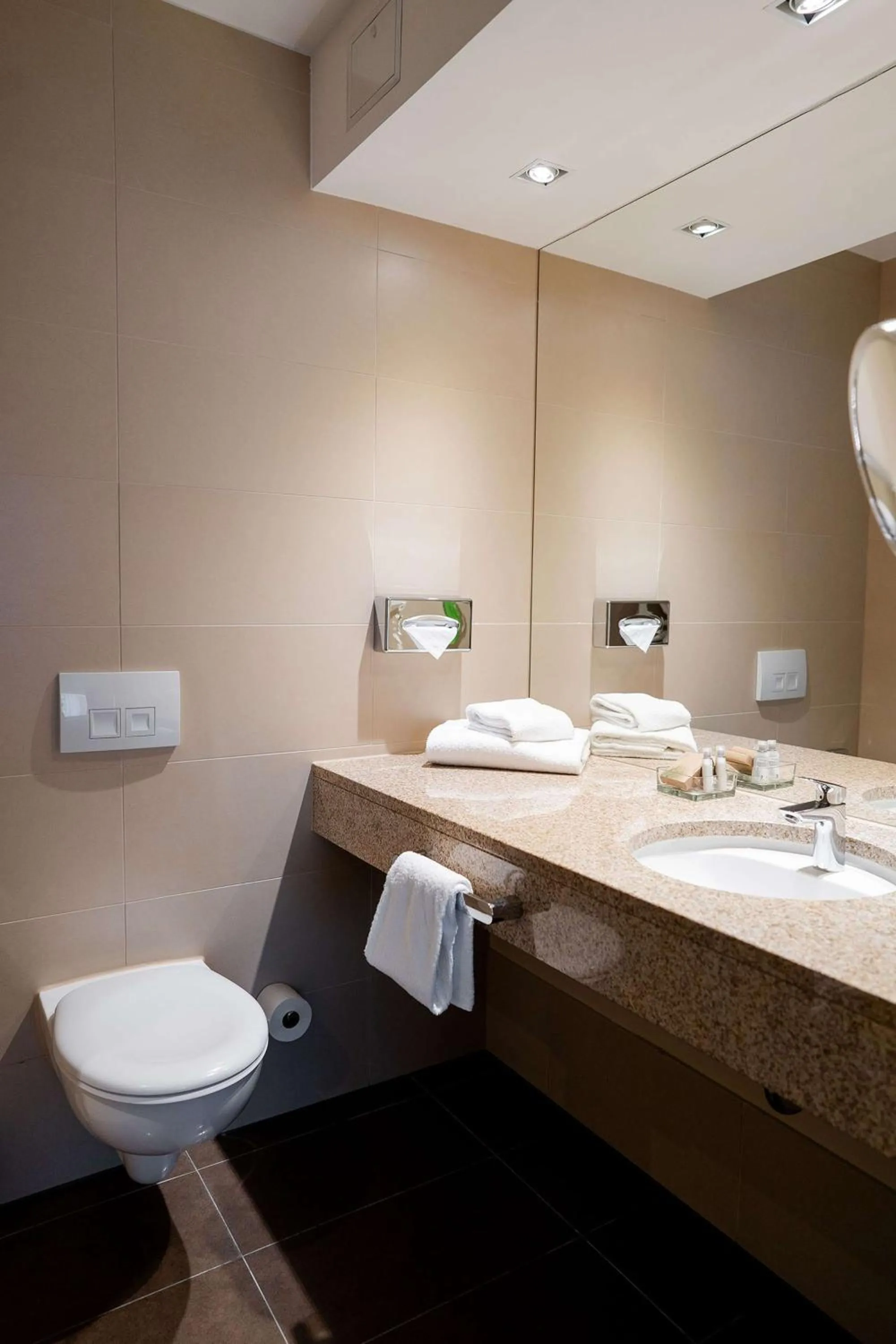 Bedroom in Lanzcarré Hotel Mannheim, a member of Radisson Individuals