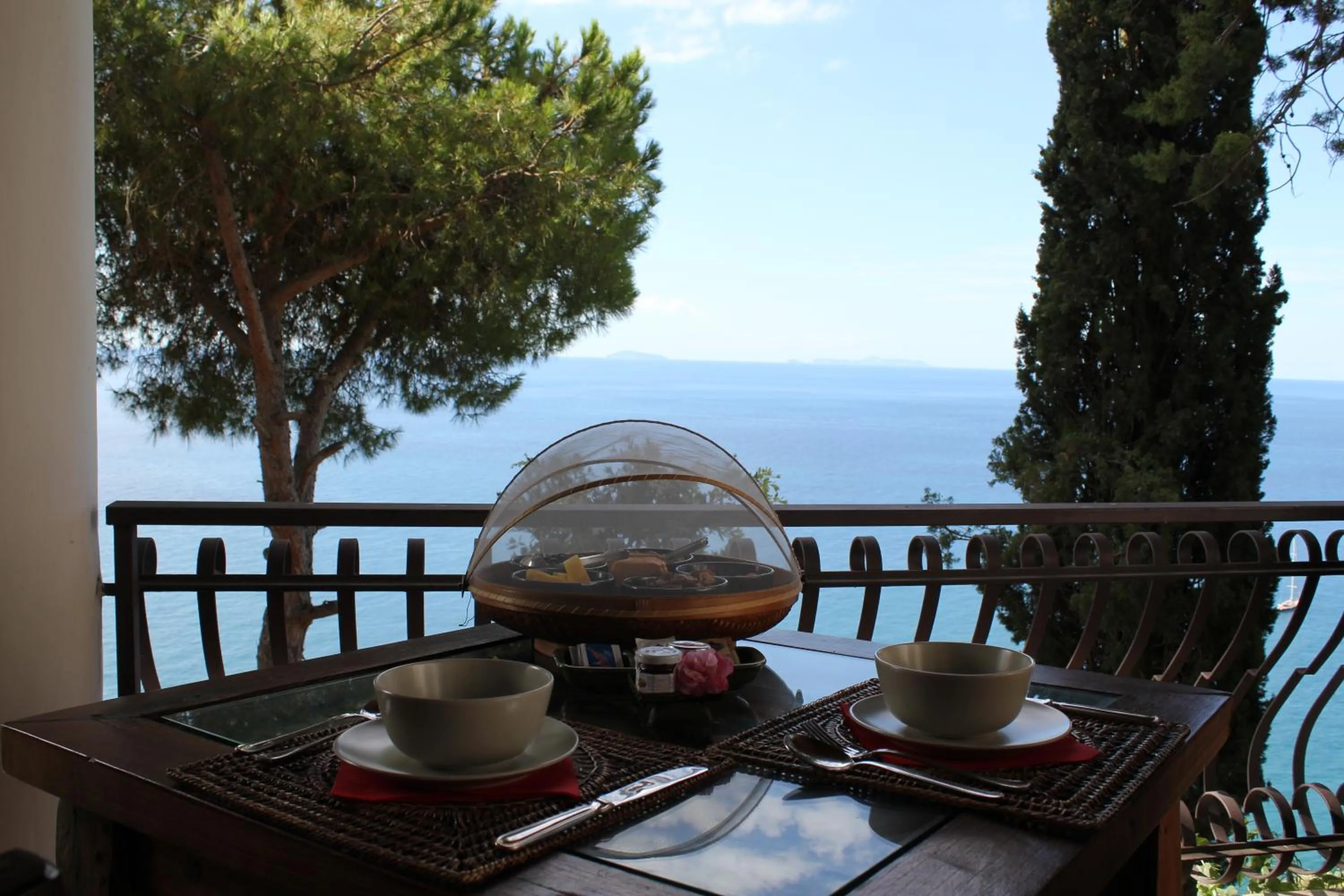 Restaurant/places to eat in Claro De Lua Circeo B&B