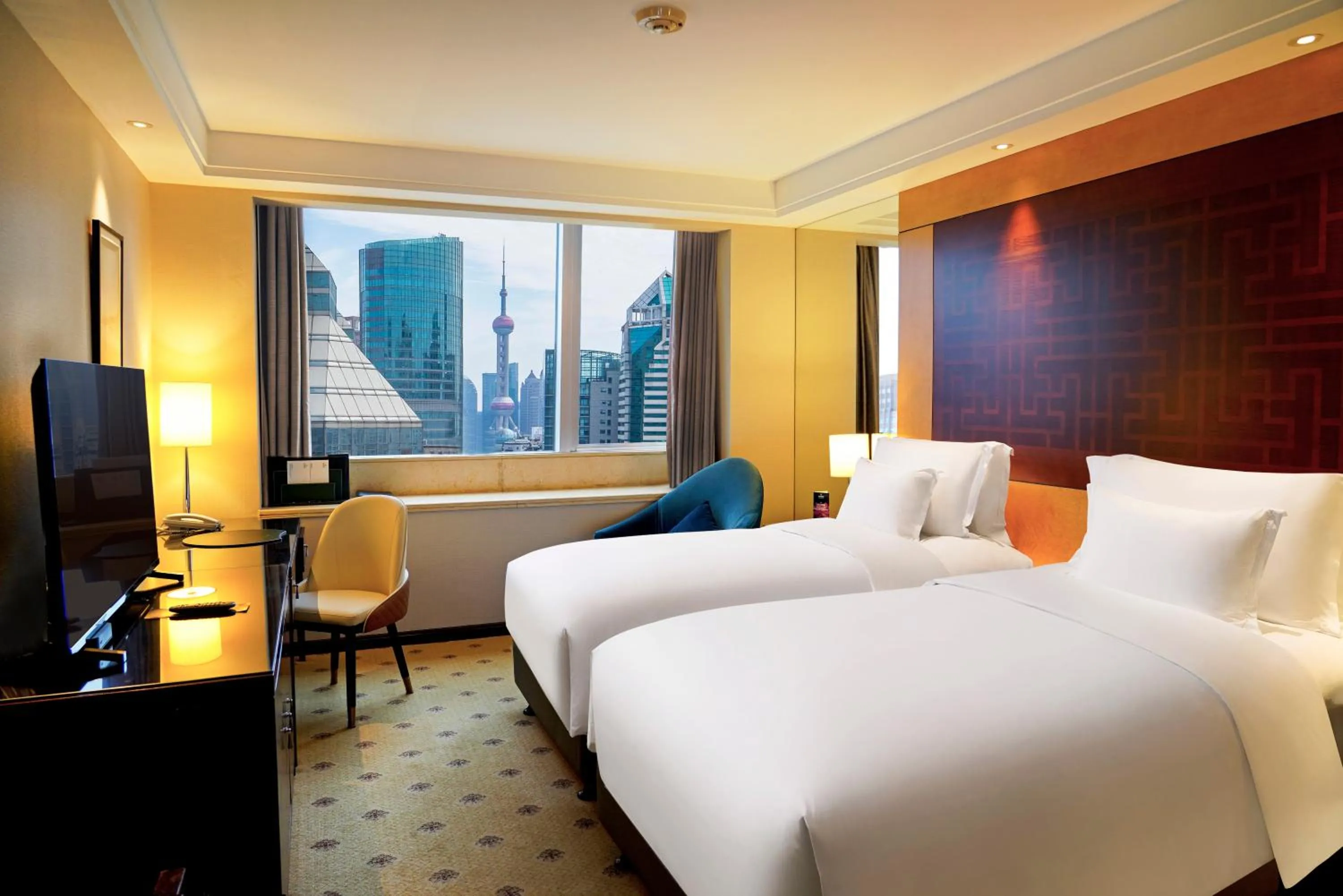 Communal lounge/ TV room, Bed in Radisson Collection Hyland Shanghai