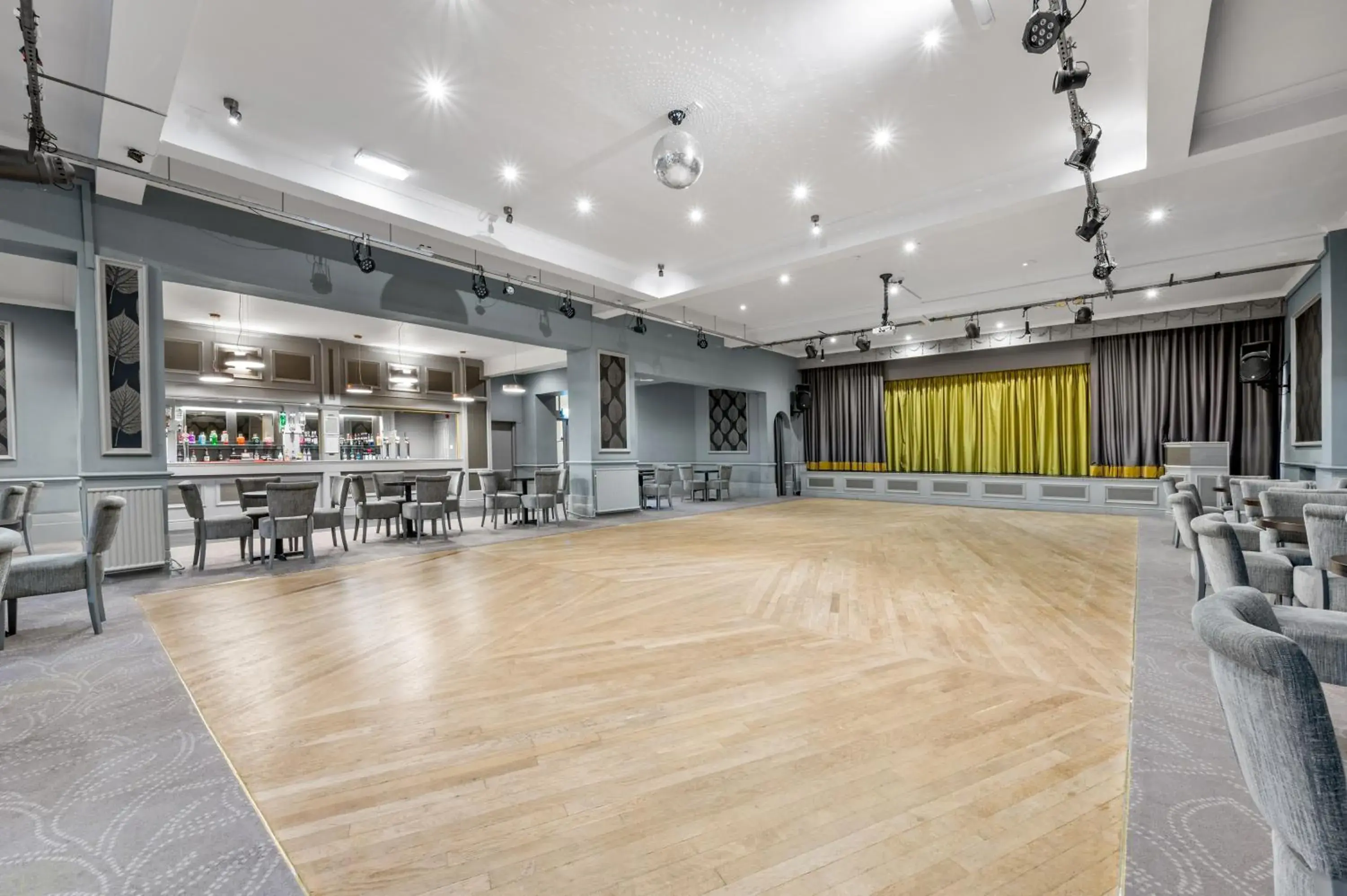 Property building in Royal Whitby Property building in Royal Whitby