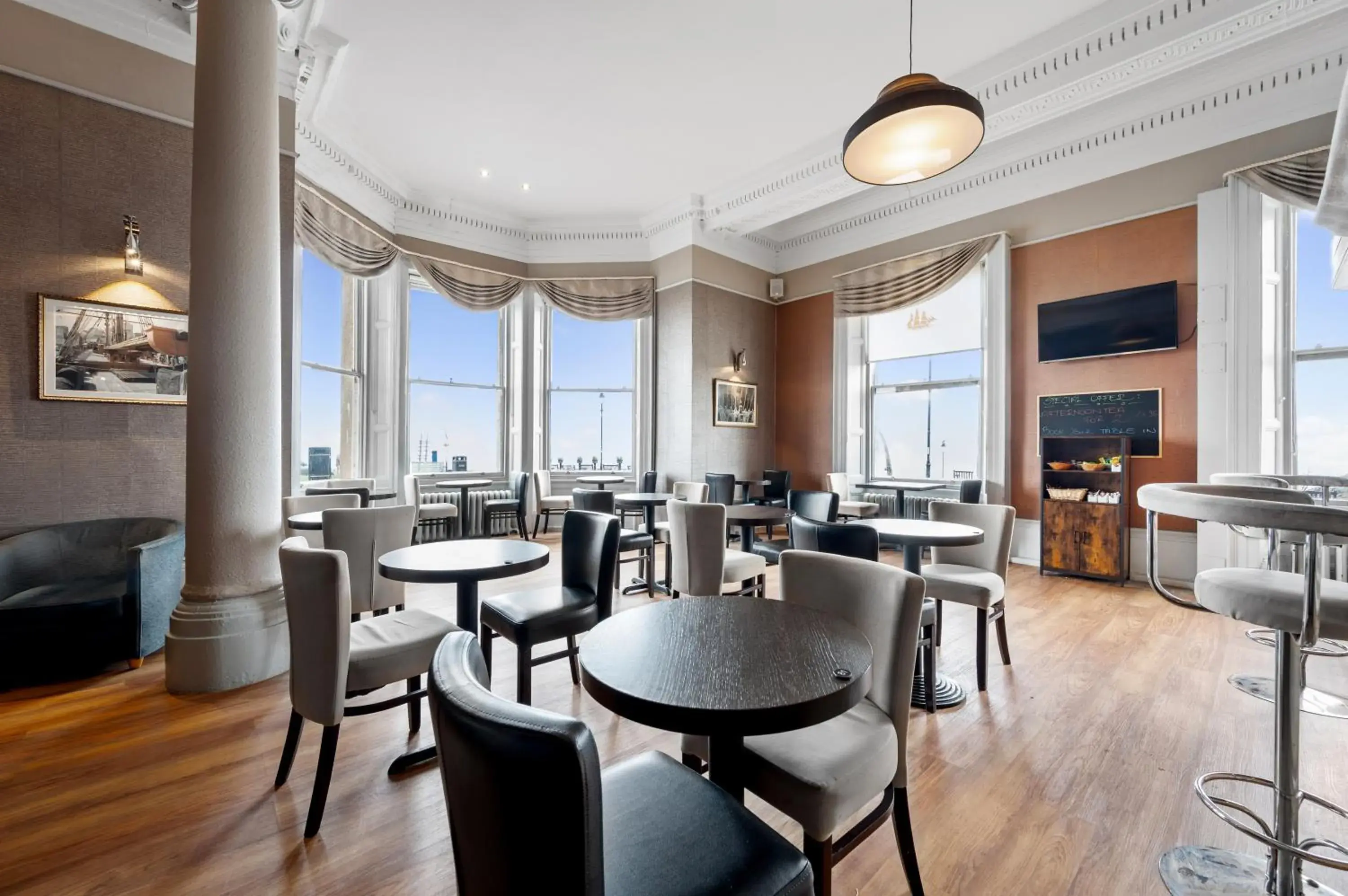 Property building in Royal Whitby Property building in Royal Whitby