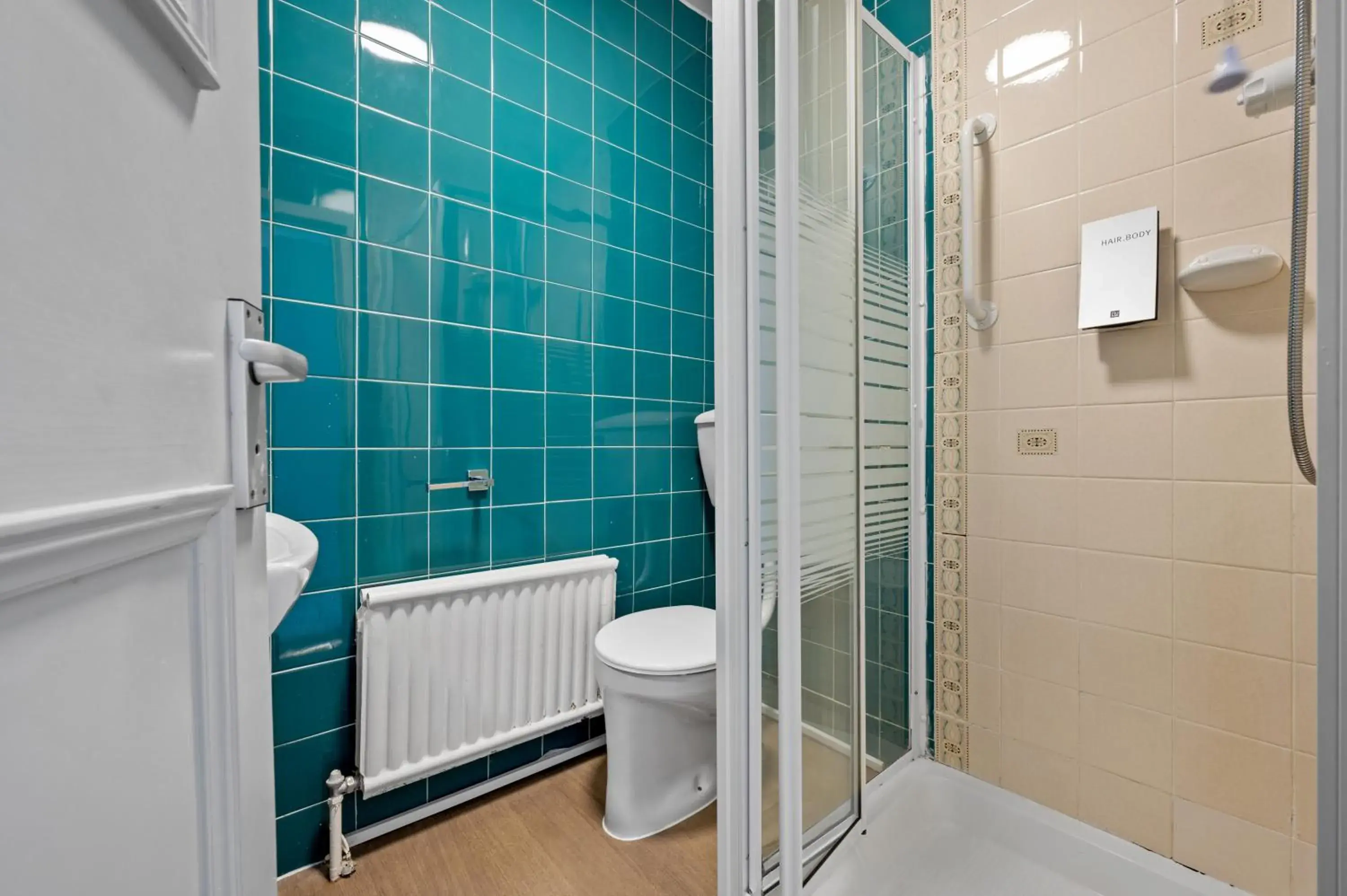 Shower in Royal Whitby Shower in Royal Whitby