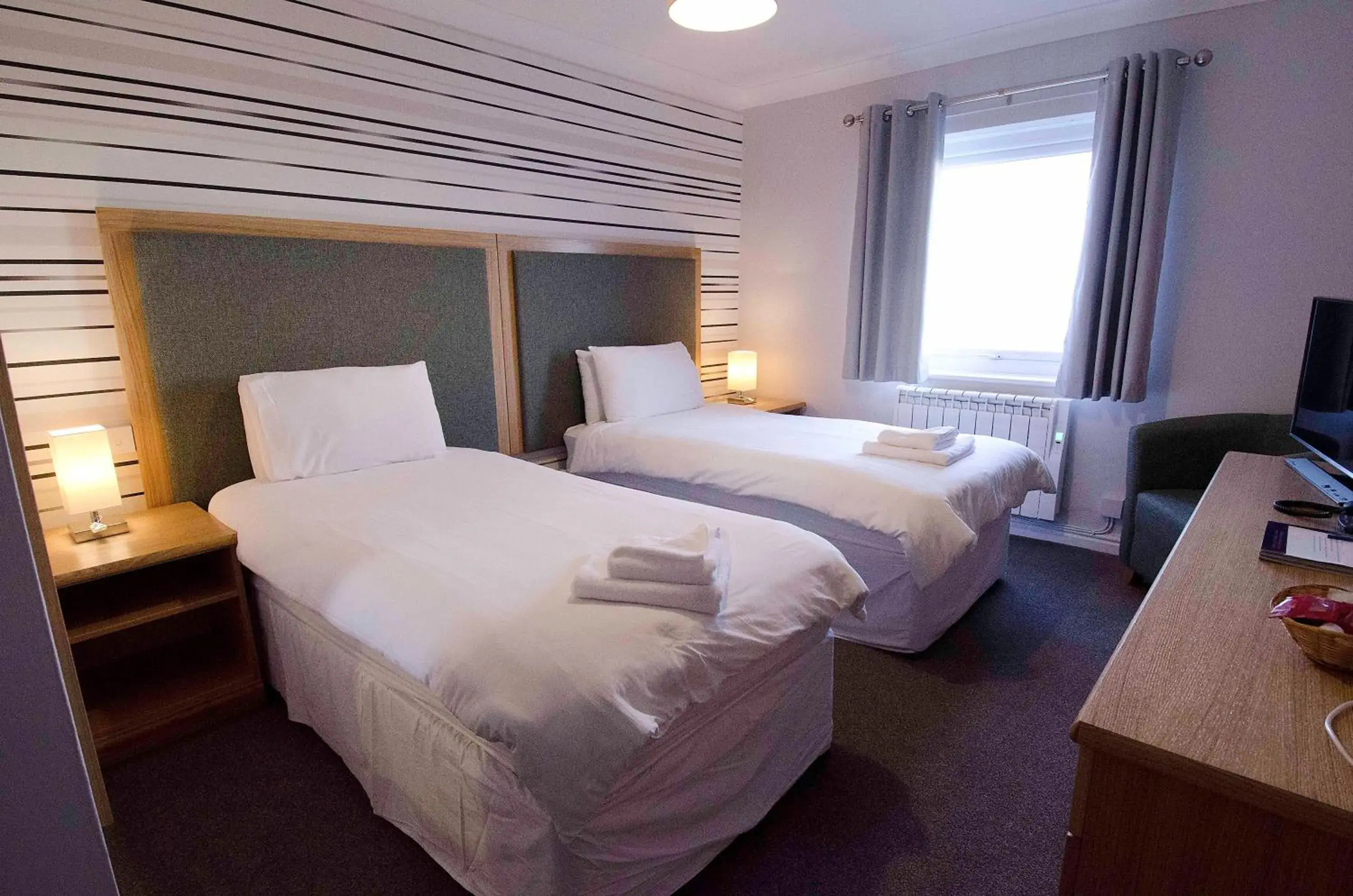 Twin Room - Refurbished in Seacote Hotel Twin Room - Refurbished in Seacote Hotel