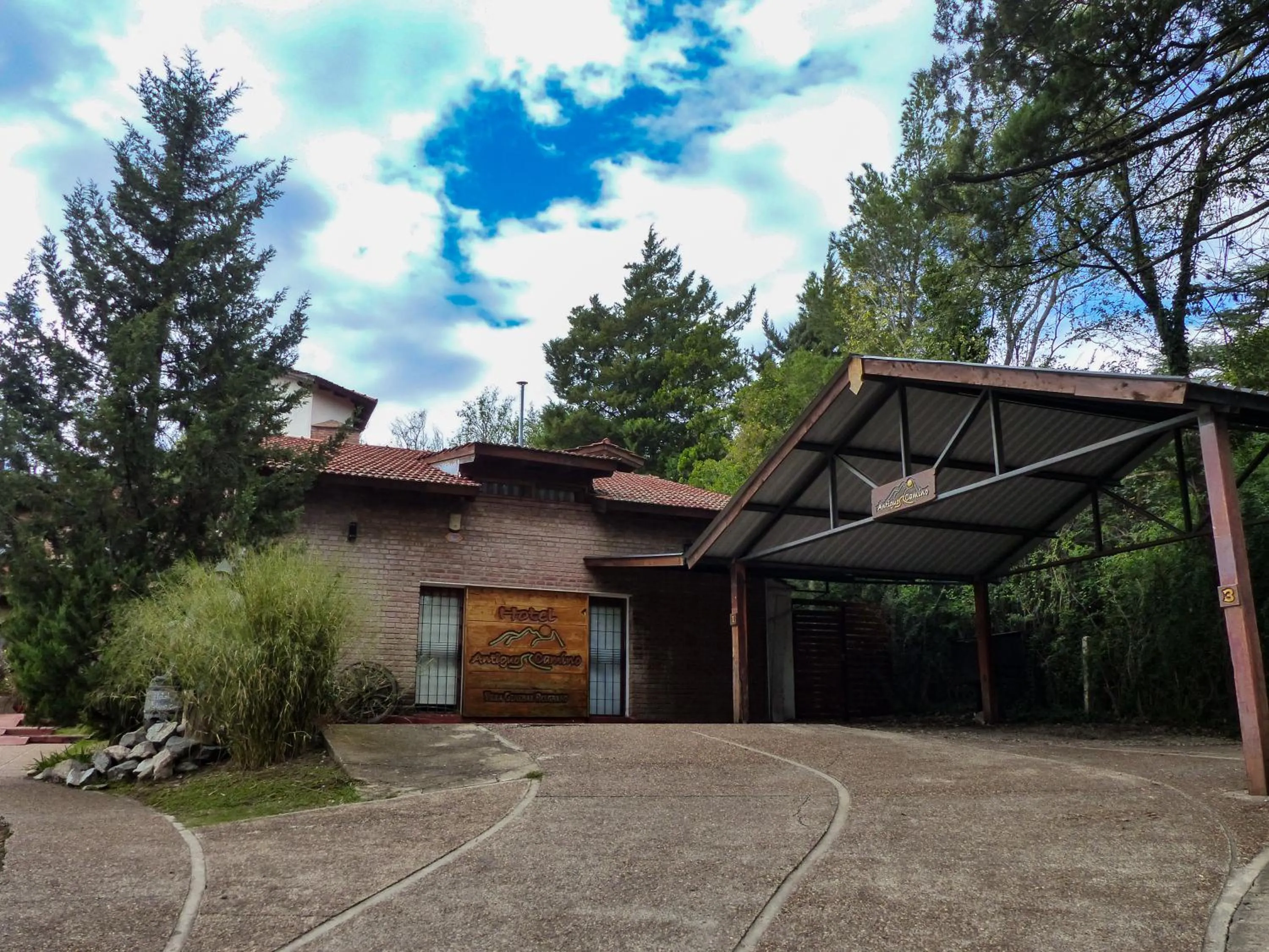 Parking in Hotel Antiguo Camino
