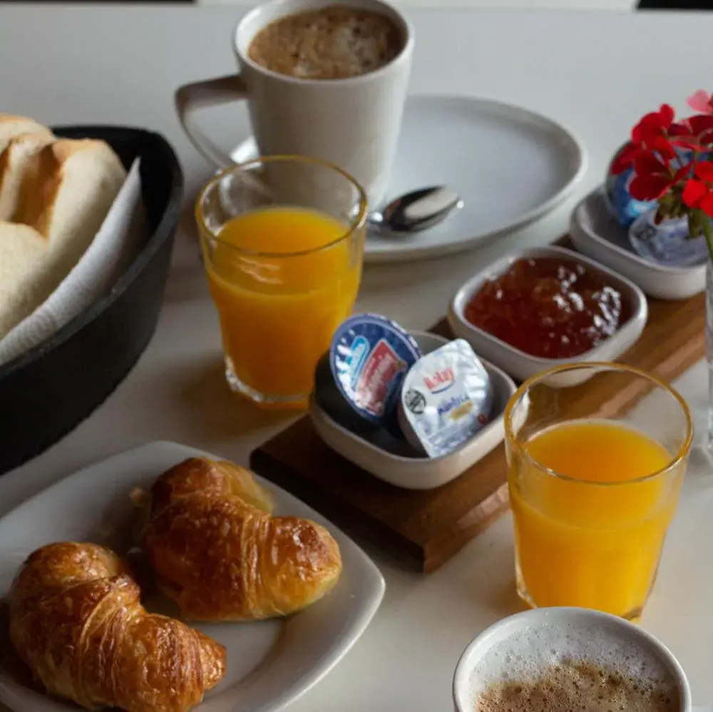Breakfast in Hotel Antiguo Camino Breakfast in Hotel Antiguo Camino