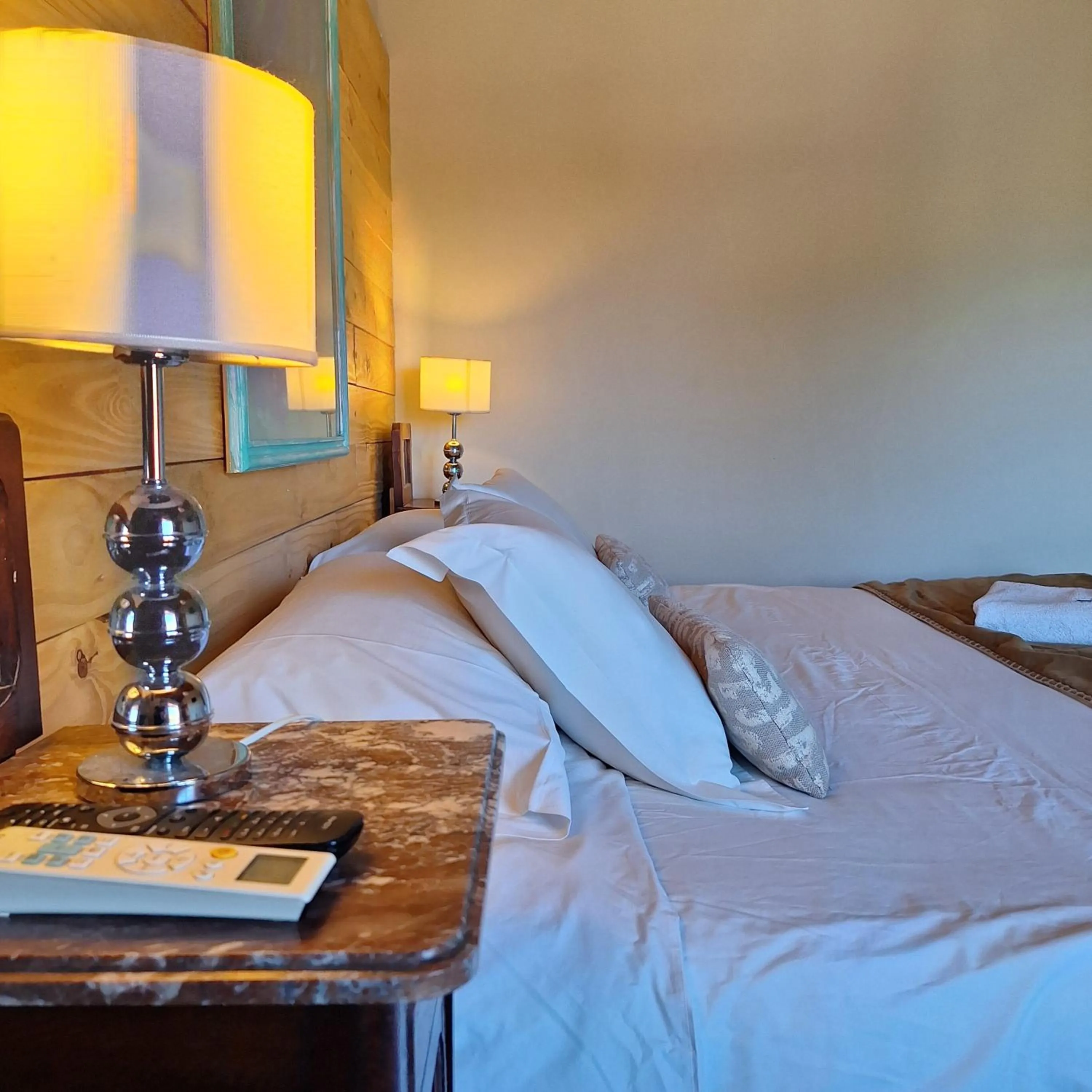 Bedroom, Bed in Hotel Antiguo Camino