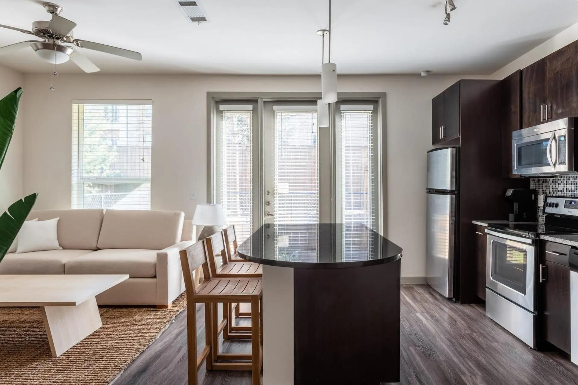 Kitchen or kitchenette in Kasa Love Field-Medical District Dallas