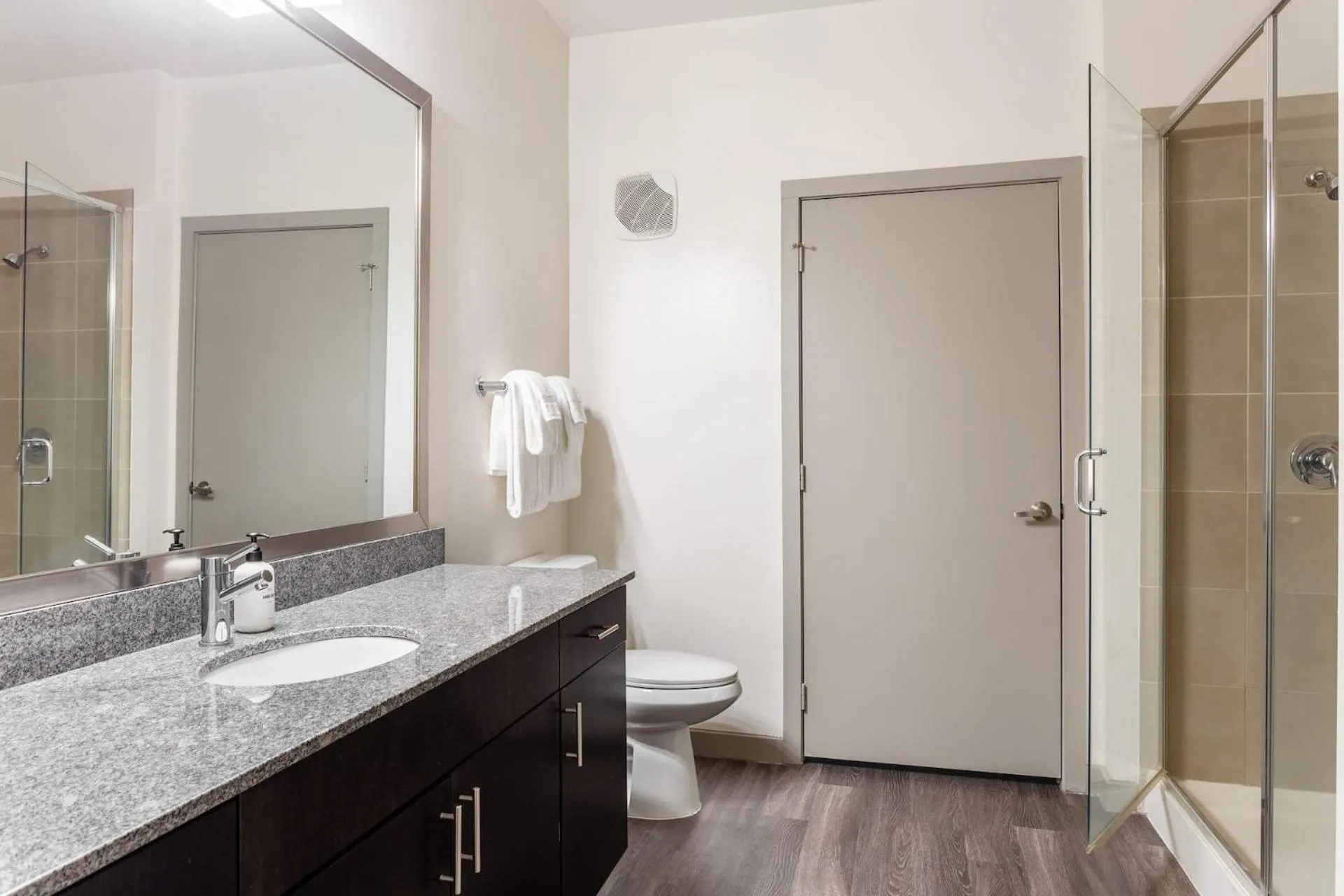 Bathroom in Kasa Love Field-Medical District Dallas