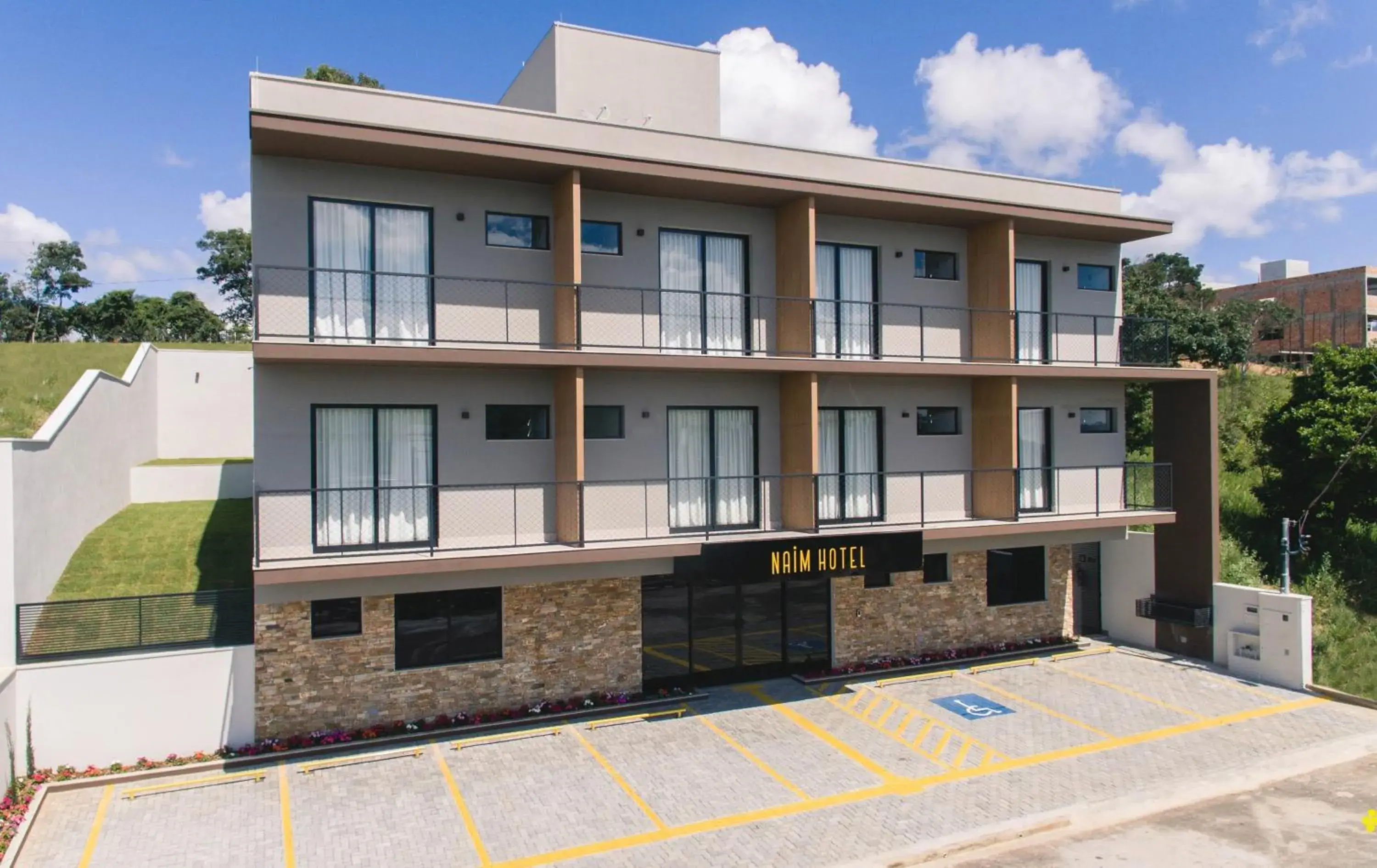 Facade/entrance in NAIM Hotel Capitólio Facade/entrance in NAIM Hotel Capitólio