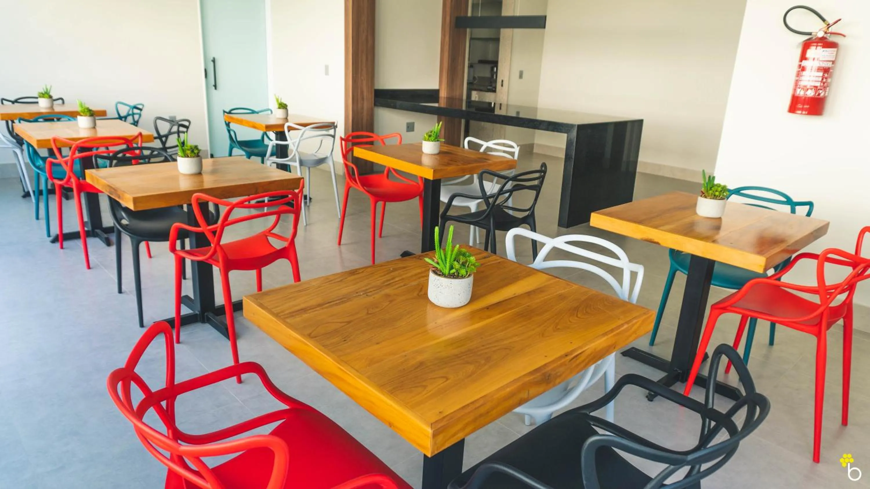 Restaurant/places to eat in NAIM Hotel Capitólio