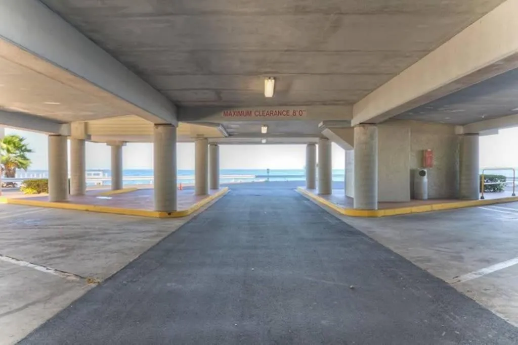 409-Waterfront View, WIFI, Pool, Close to BUCS Stadium