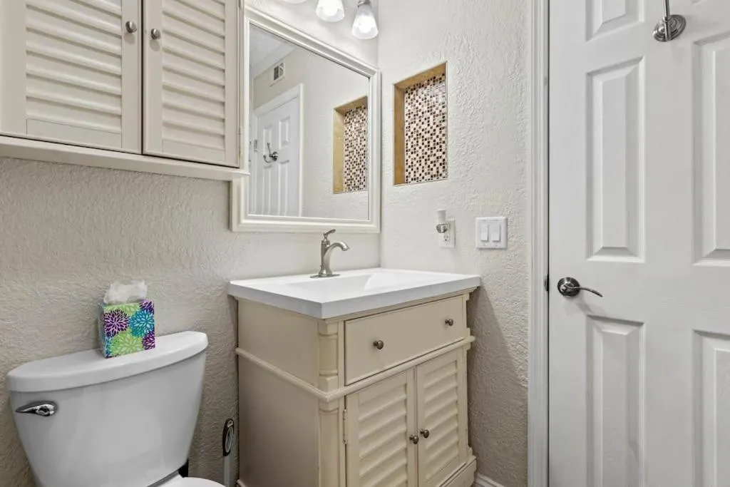 409-Waterfront View, WIFI, Pool, Close to BUCS Stadium