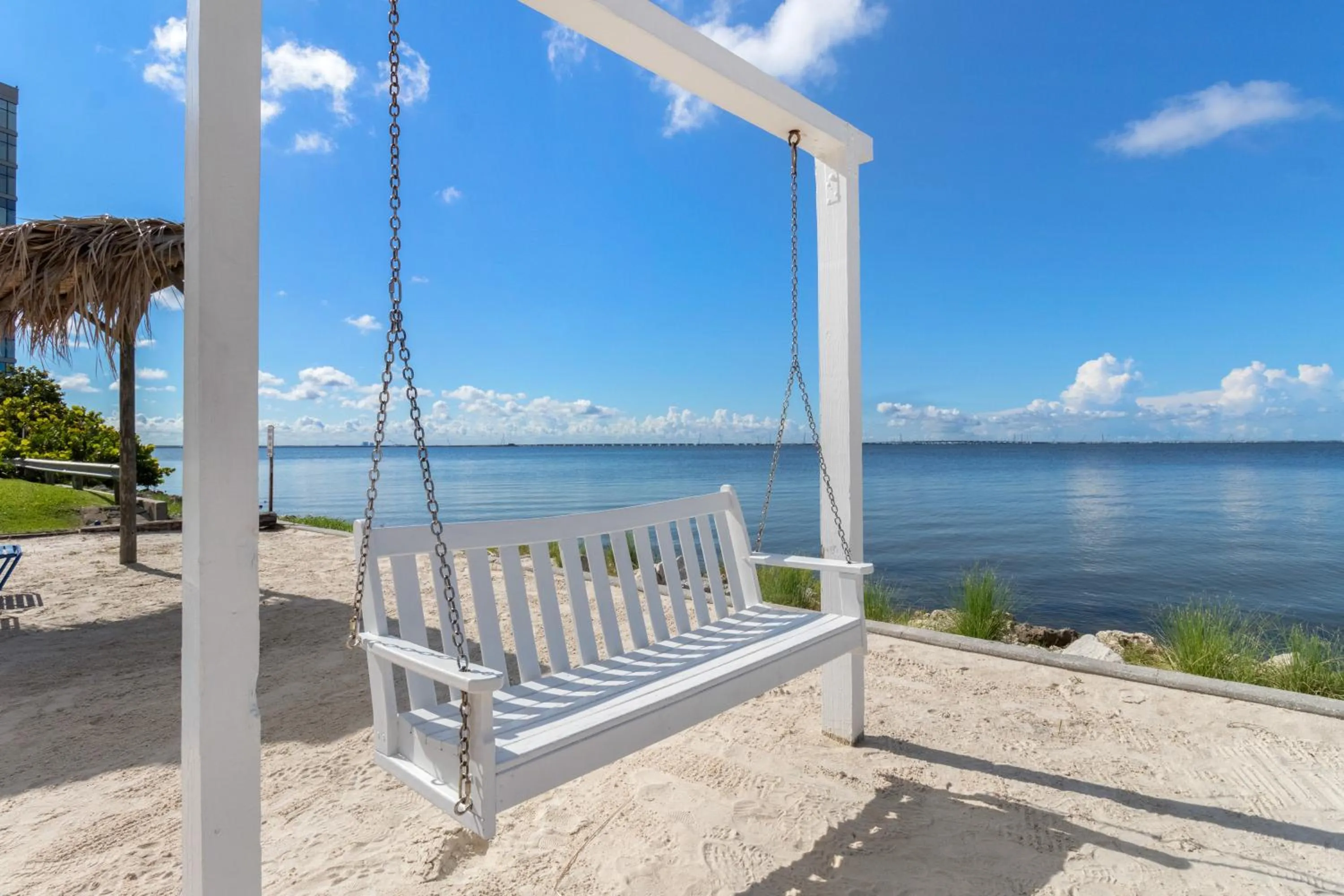 409-Waterfront View, WIFI, Pool, Close to BUCS Stadium