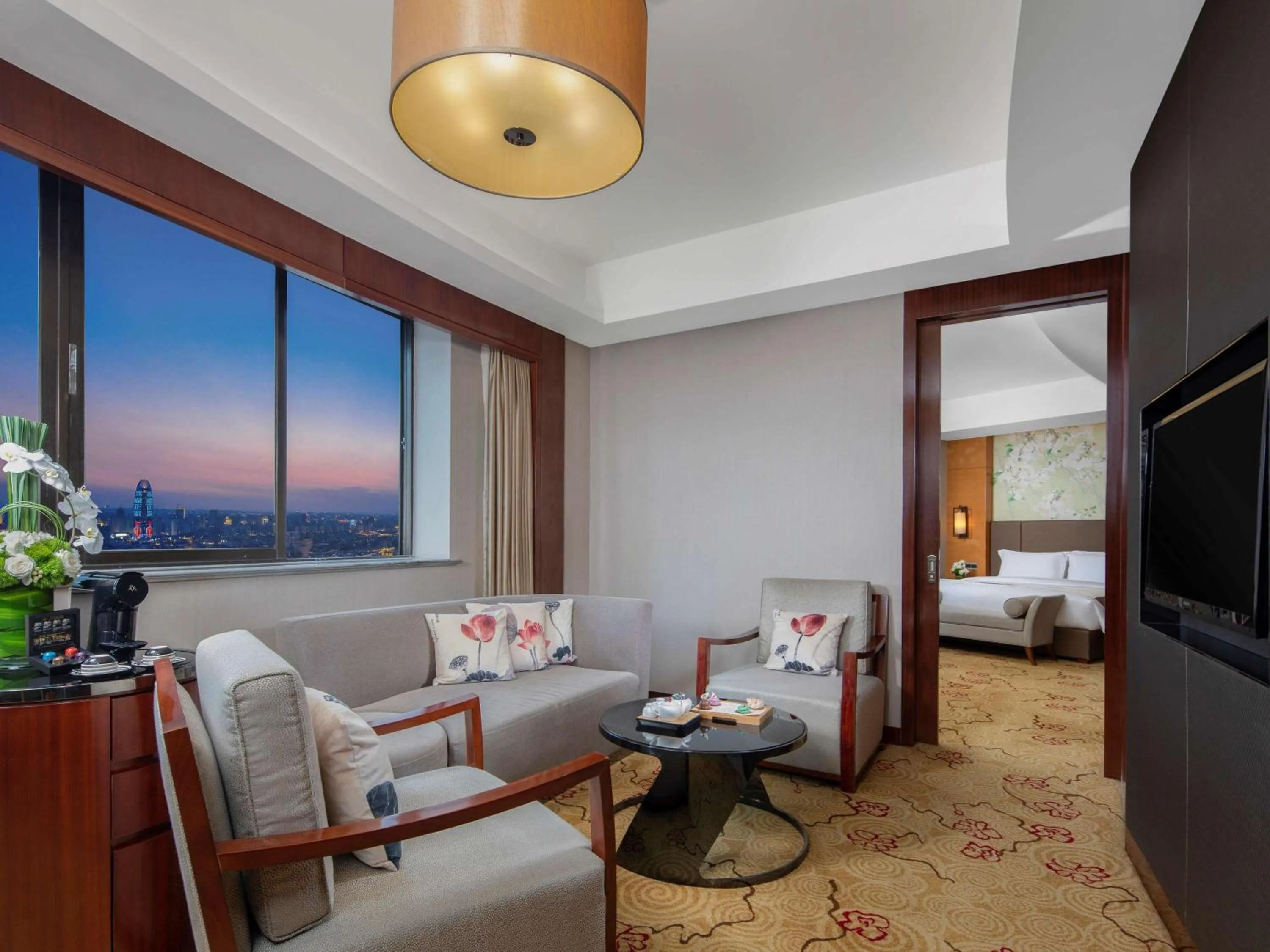 Photo of the whole room, Seating Area in Sofitel Silver Plaza Jinan