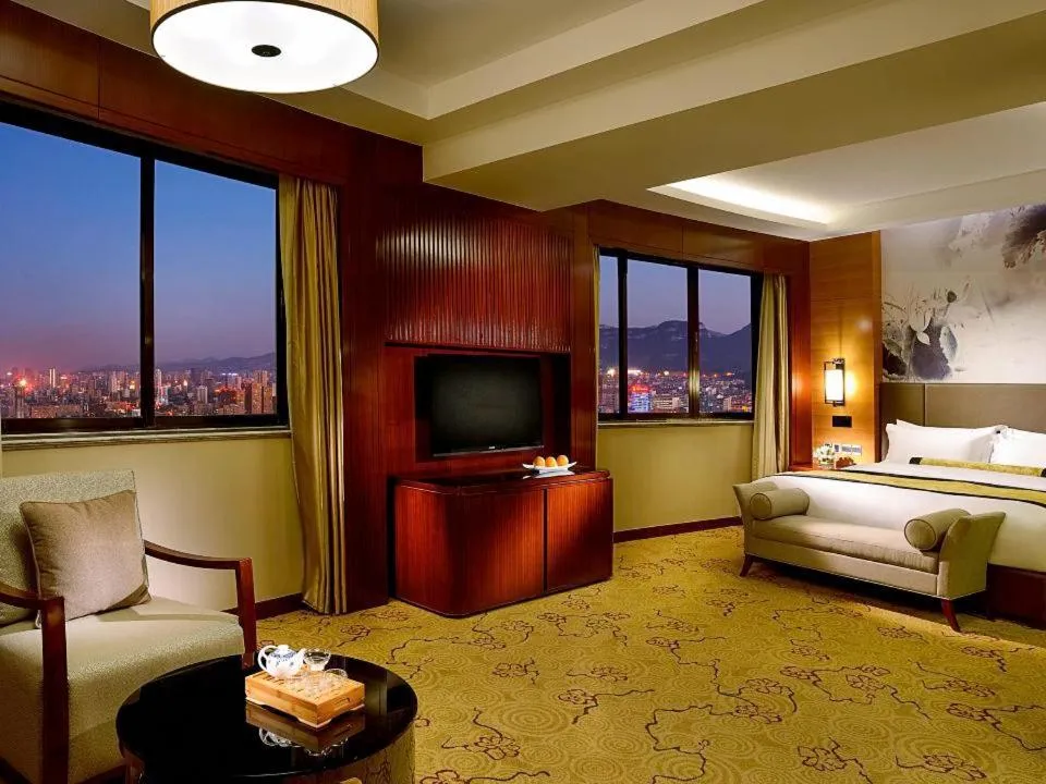 Property building, Bed in Sofitel Silver Plaza Jinan