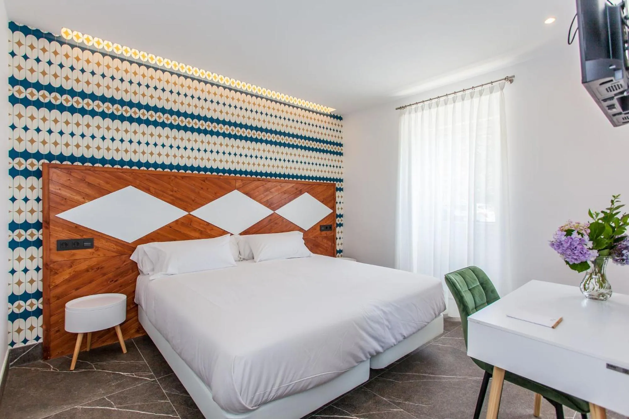 Photo of the whole room, Bed in Mar do Ézaro - Boutique Hotel