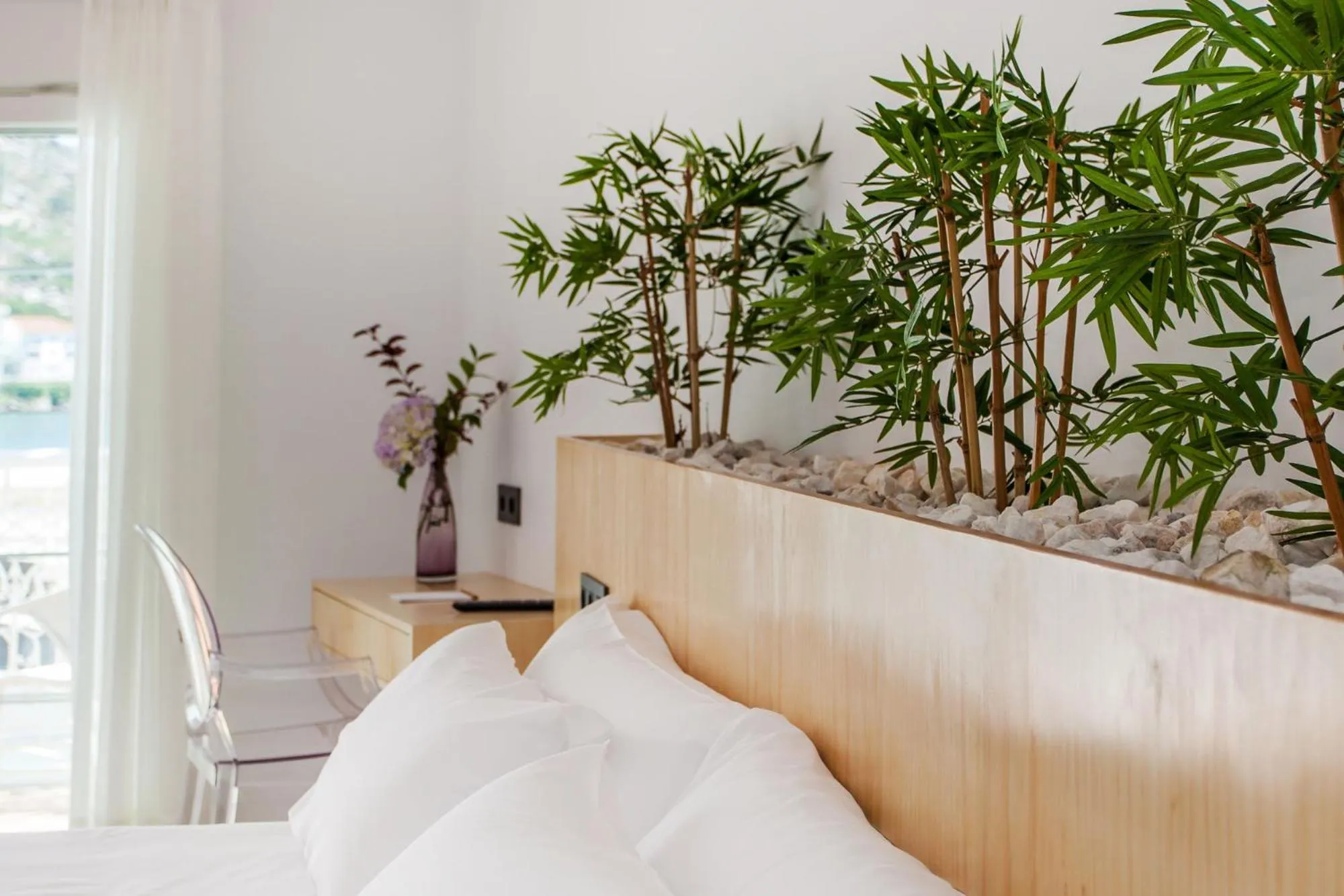 Decorative detail, Bed in Mar do Ézaro - Boutique Hotel