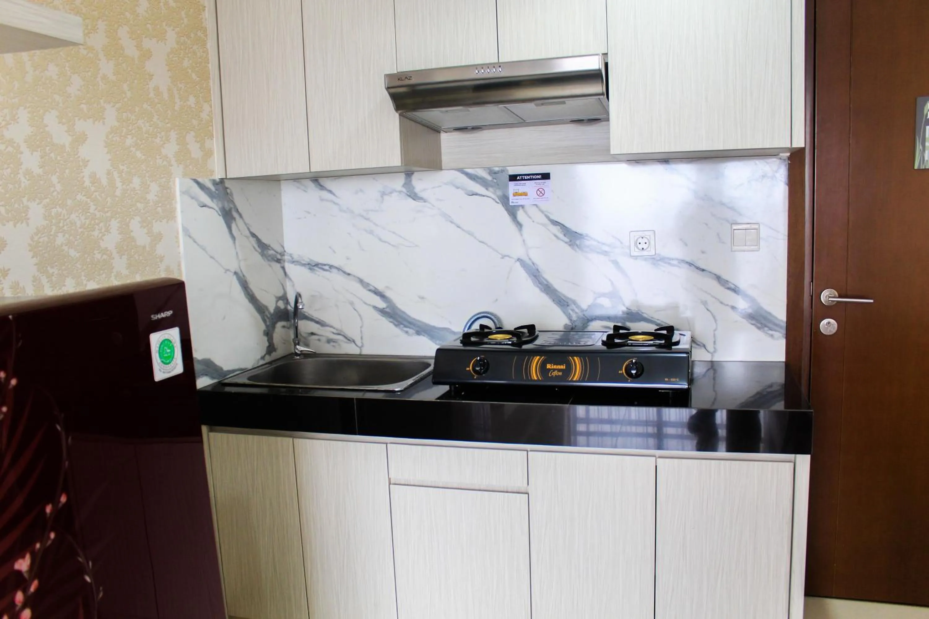 Kitchen or kitchenette in Minimalist 1BR Apartment at M-Town Signature By Travelio