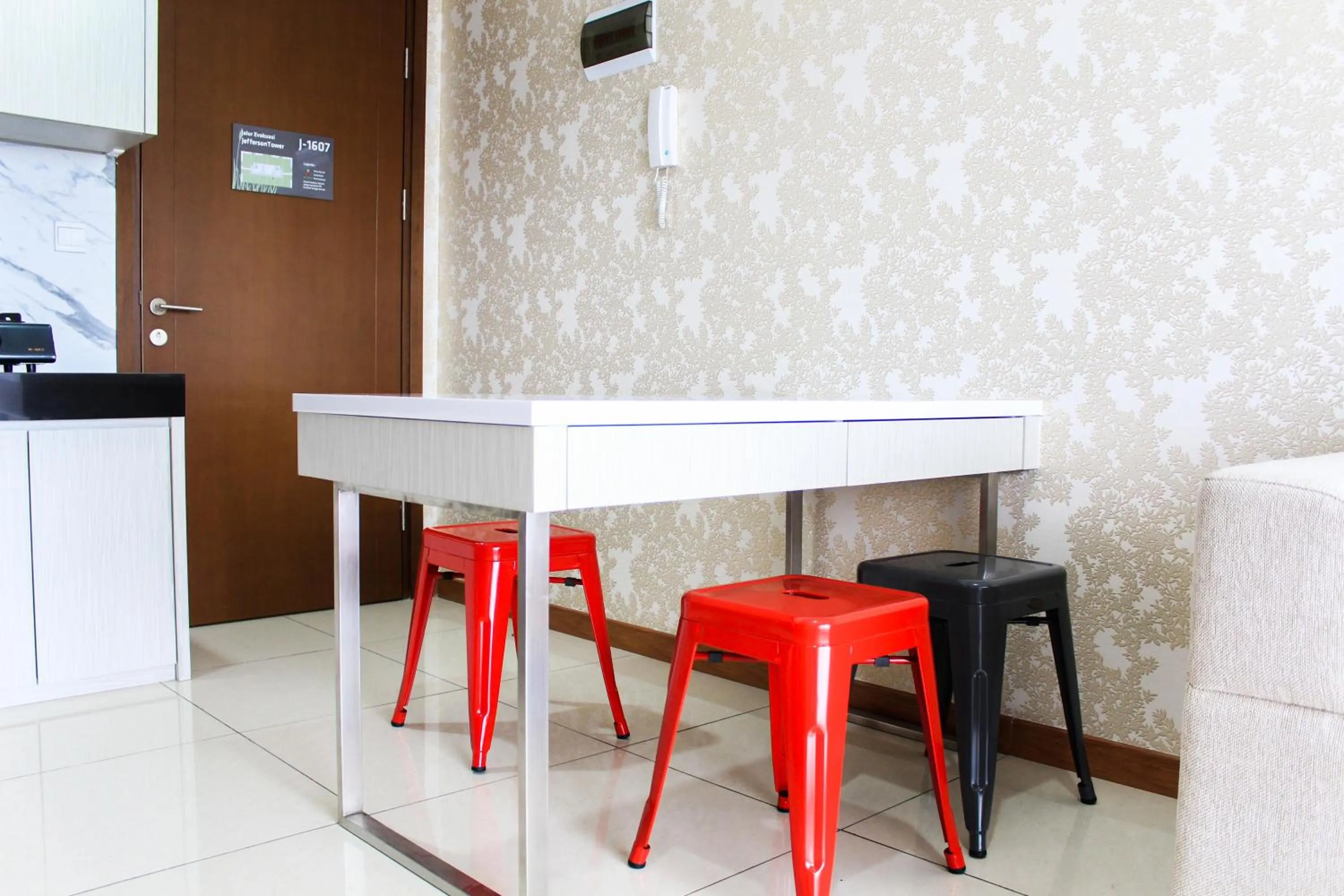 Dining area in Minimalist 1BR Apartment at M-Town Signature By Travelio