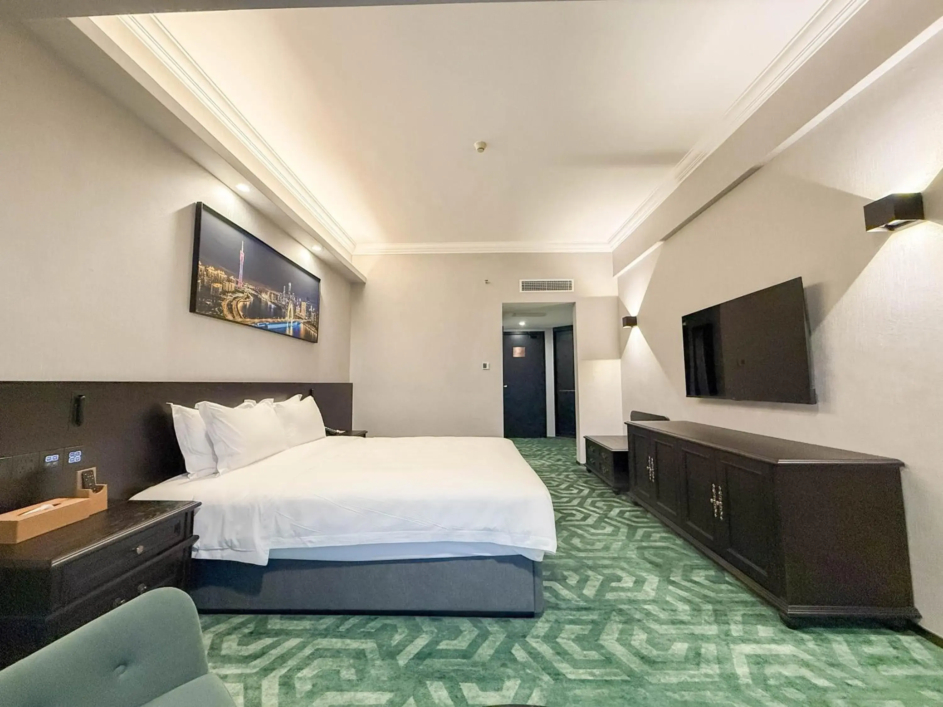 Bed in Ramada by Wyndham Pearl Guangzhou-Canton Fair Free Shuttle Bus Bed in Ramada by Wyndham Pearl Guangzhou-Canton Fair Free Shuttle Bus