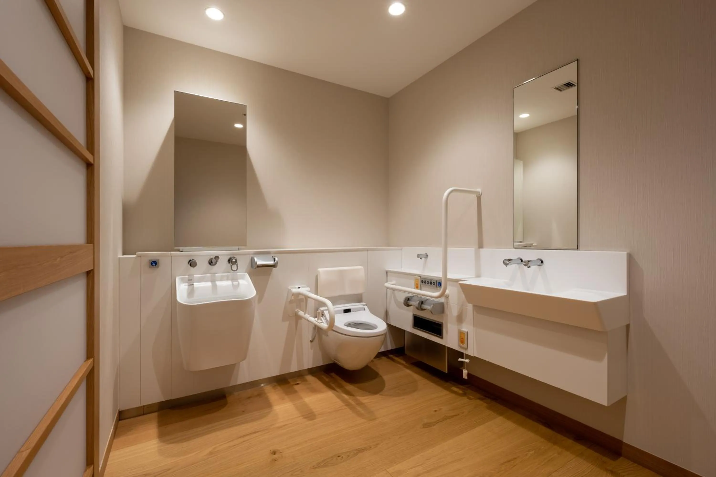 Toilet in Pearl Star Hotel ATAMI