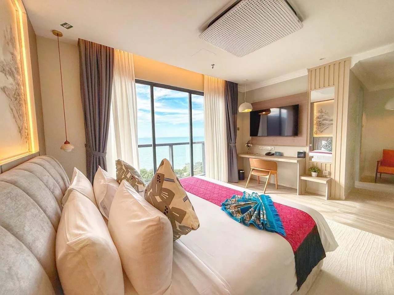 TV and multimedia, Bed in Bahang Bay Hotel