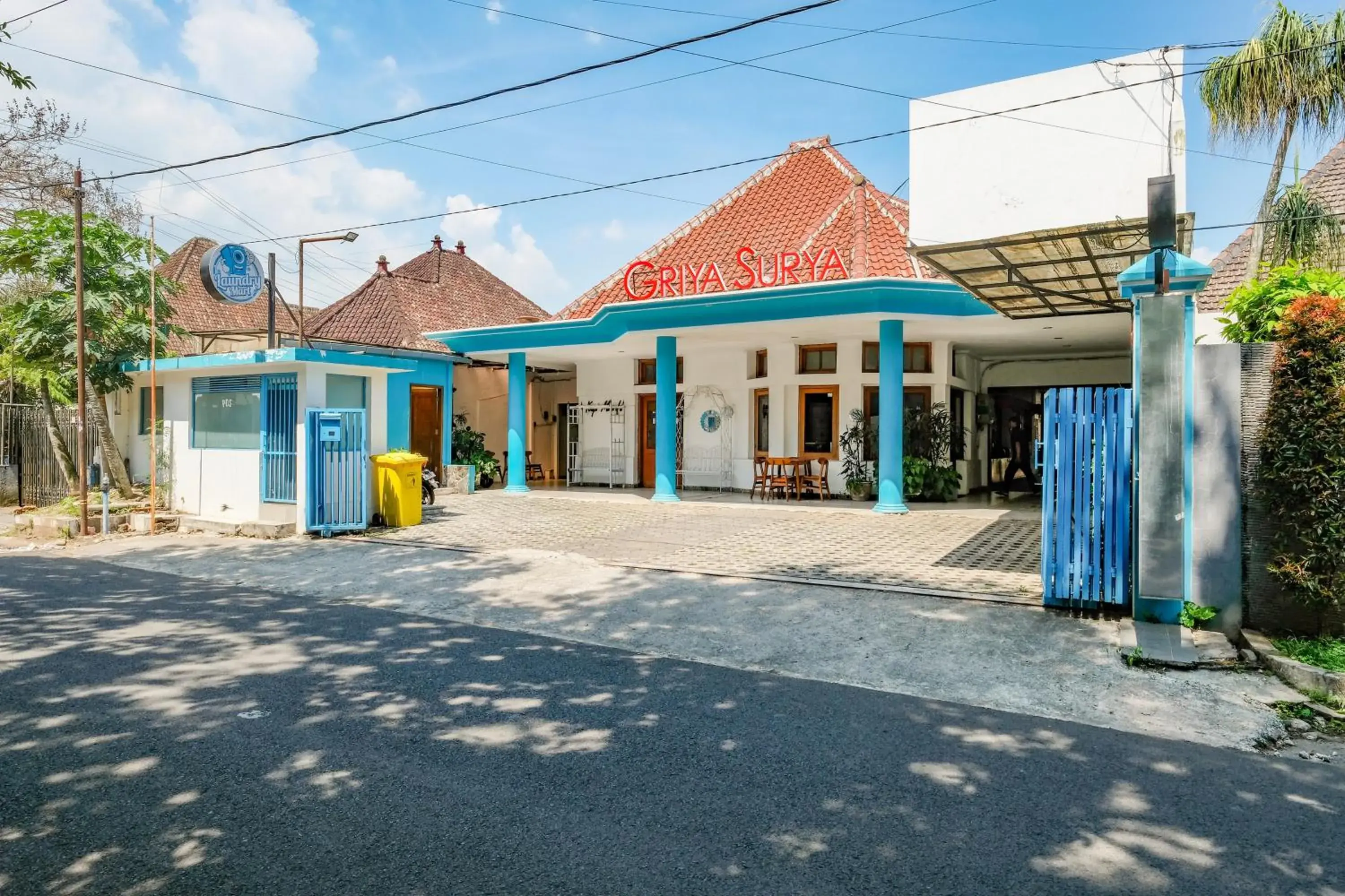 Facade/entrance in Urbanview Hotel Griya Surya Malang by RedDoorz Facade/entrance in Urbanview Hotel Griya Surya Malang by RedDoorz