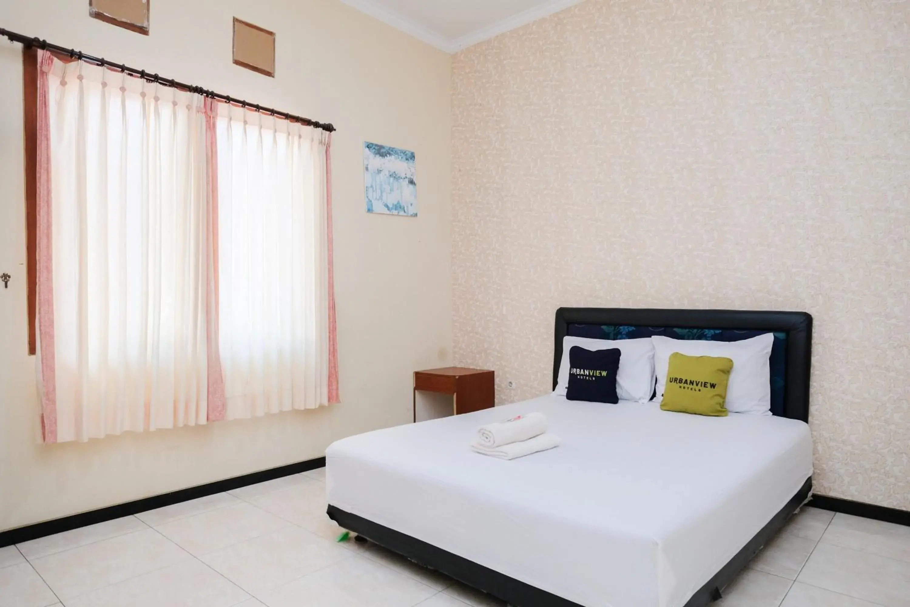 Bedroom, Bed in Urbanview Hotel Griya Surya Malang by RedDoorz Bedroom, Bed in Urbanview Hotel Griya Surya Malang by RedDoorz