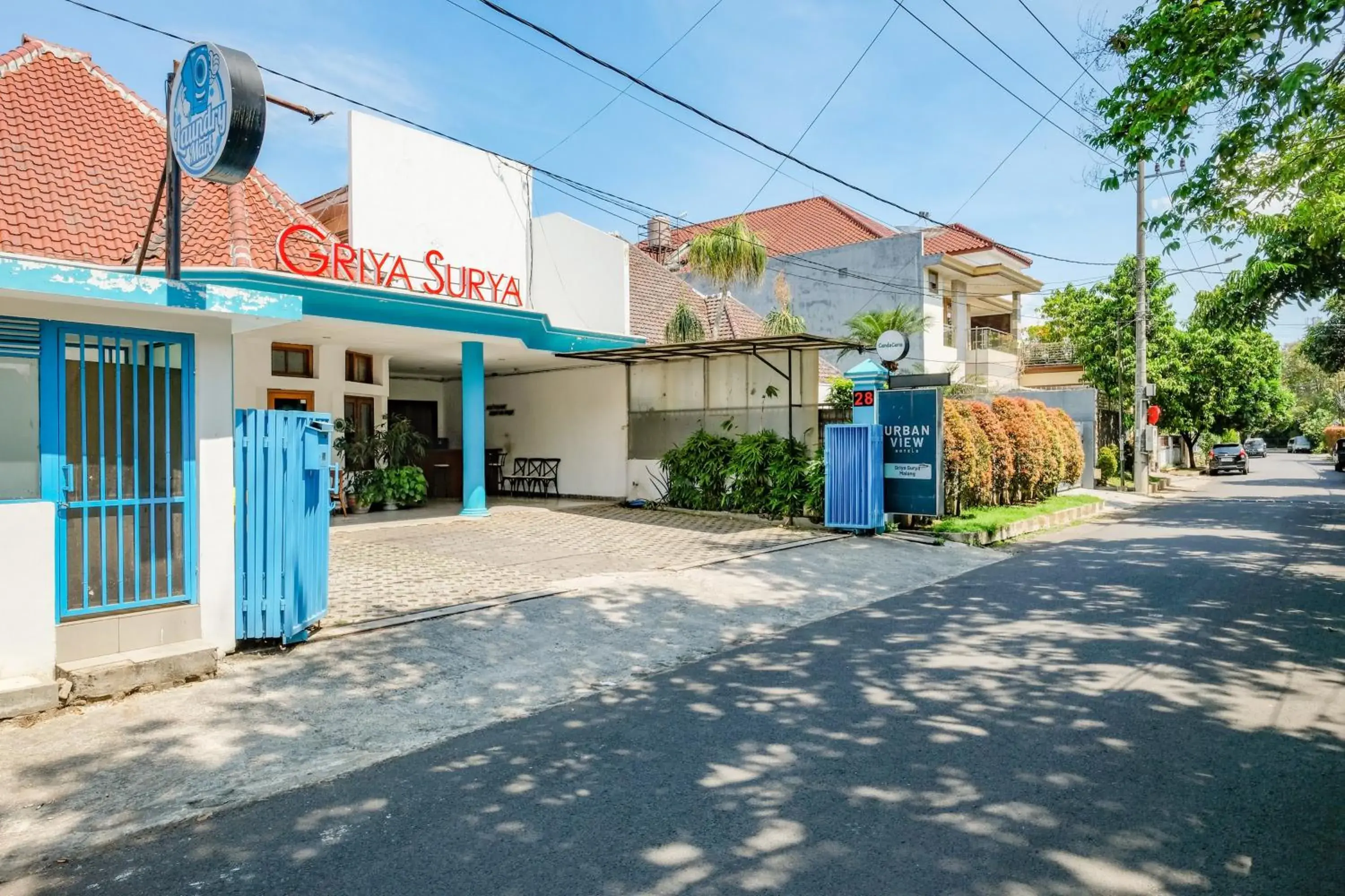 Facade/entrance in Urbanview Hotel Griya Surya Malang by RedDoorz Facade/entrance in Urbanview Hotel Griya Surya Malang by RedDoorz