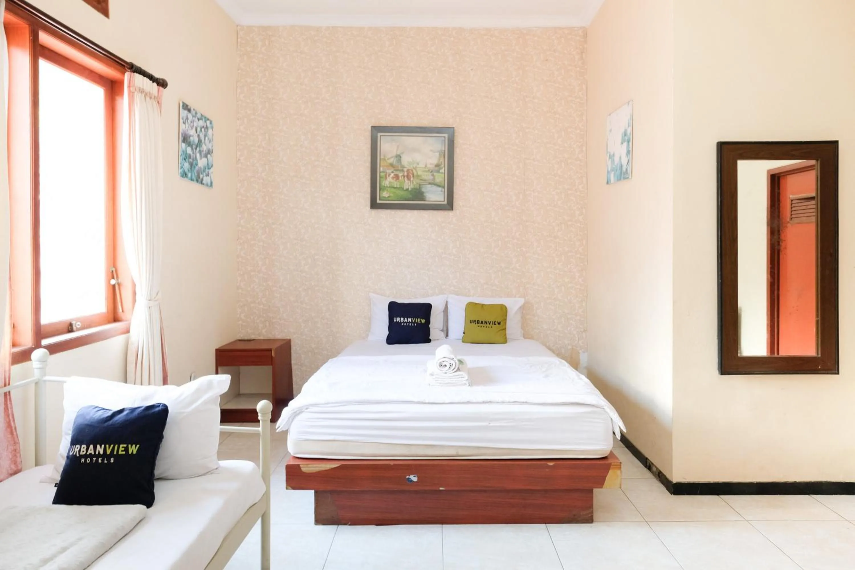 Bedroom, Bed in Urbanview Hotel Griya Surya Malang by RedDoorz