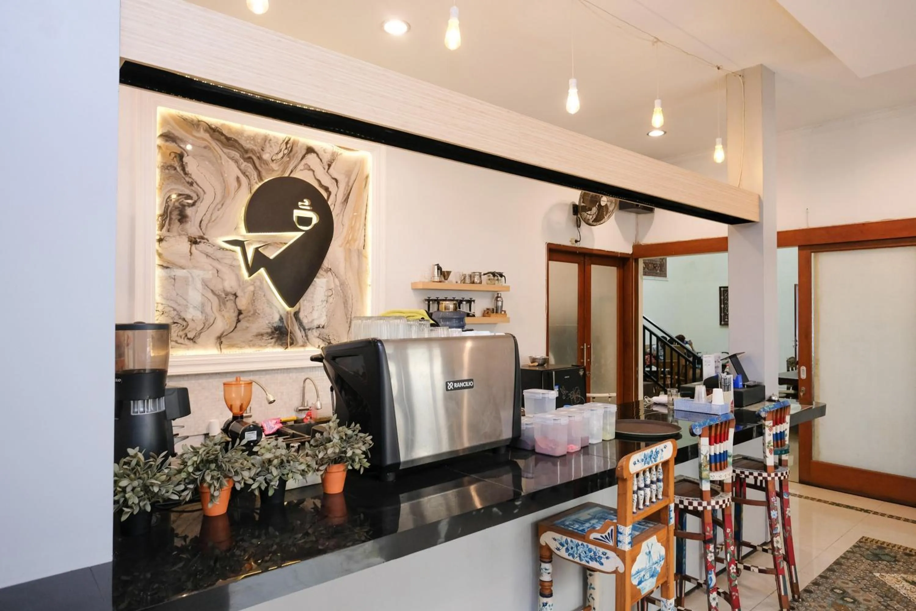 Restaurant/places to eat in Urbanview Hotel Griya Surya Malang by RedDoorz