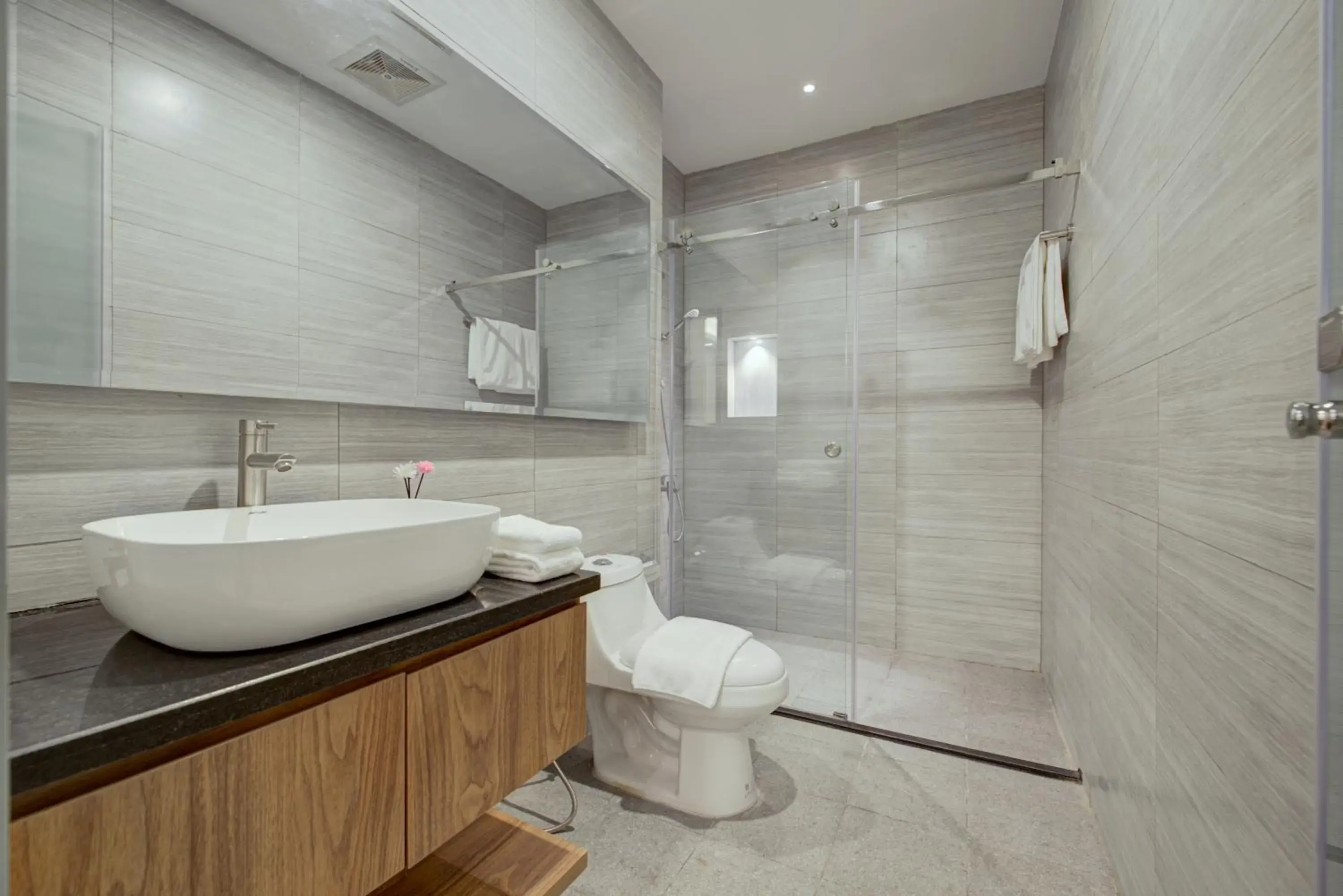 Toilet in Sky Tree Hotel by New World Hospitality Toilet in Sky Tree Hotel by New World Hospitality