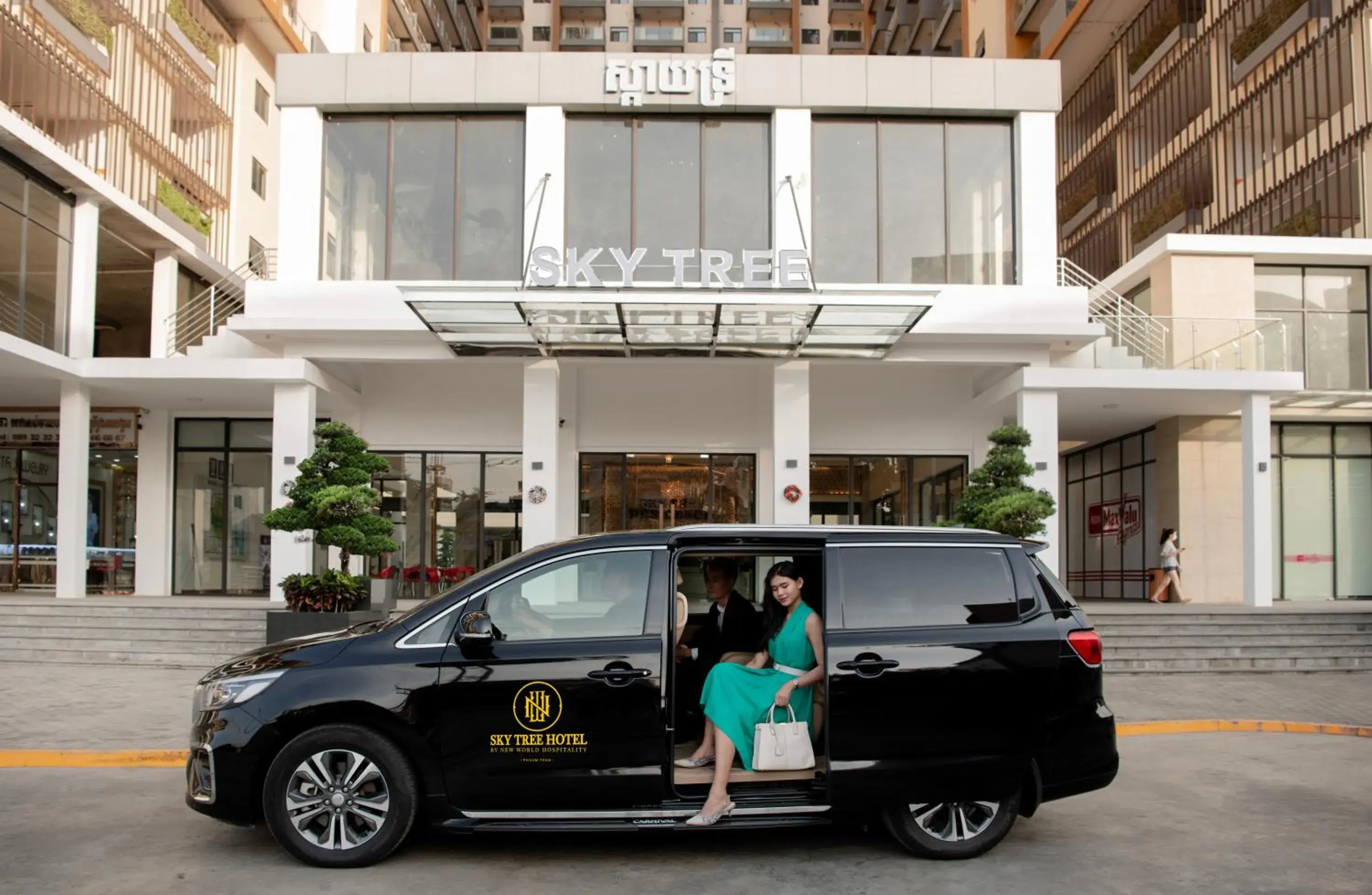 Facade/entrance in Sky Tree Hotel by New World Hospitality Facade/entrance in Sky Tree Hotel by New World Hospitality