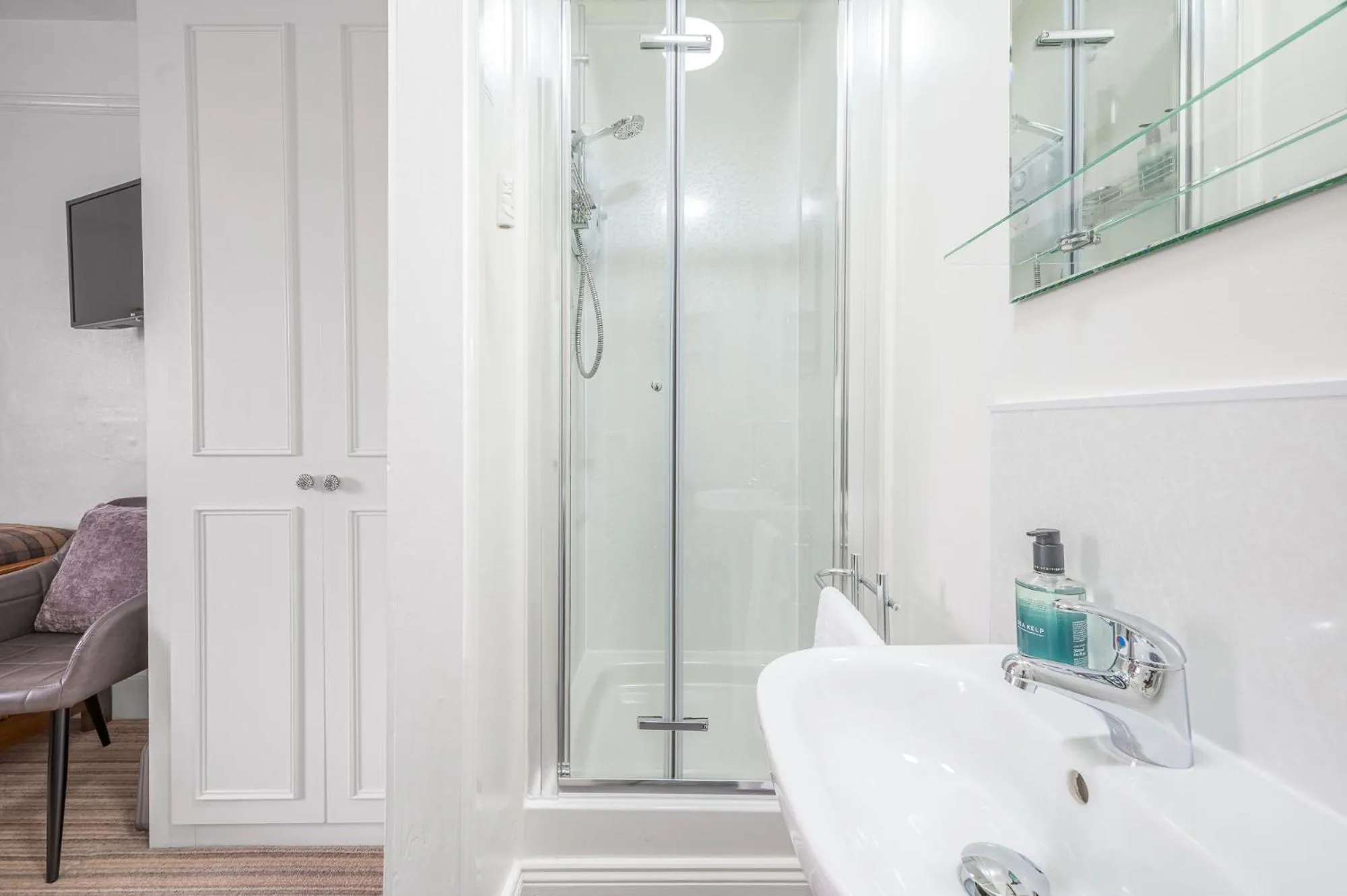 Shower in Blue Swallow