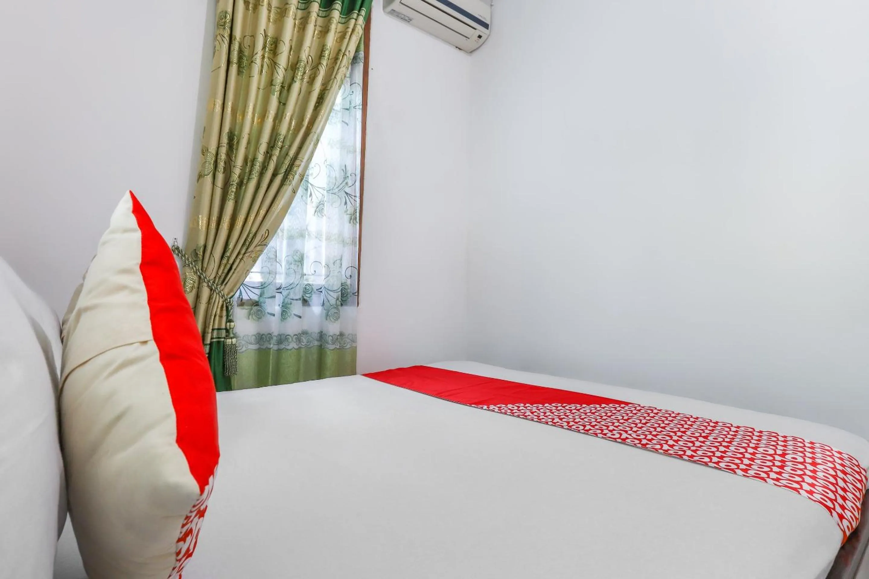 Bedroom, Bed in Hotel O Bukit Somber Residence Syariah