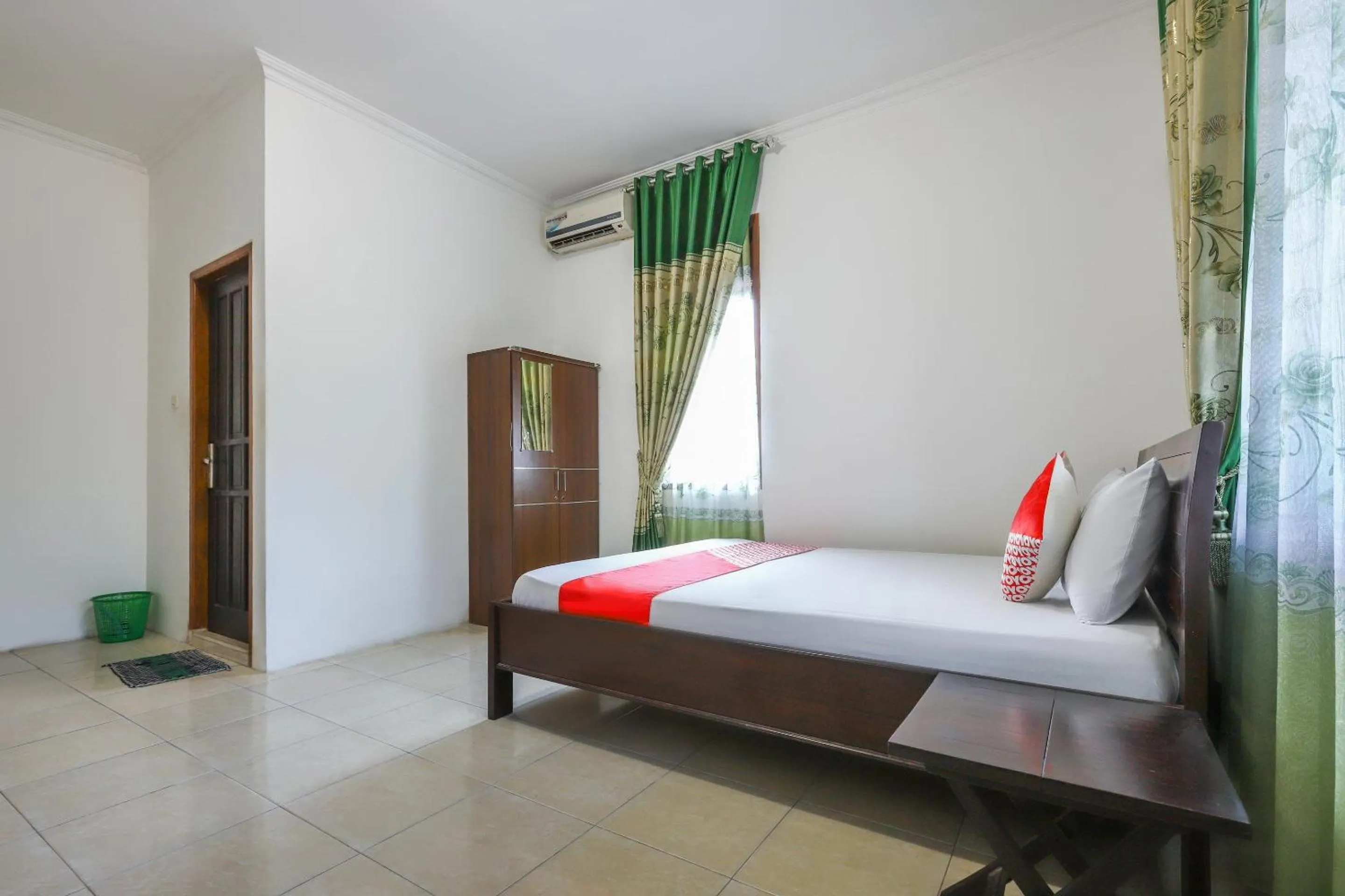 Bedroom, Bed in Hotel O Bukit Somber Residence Syariah