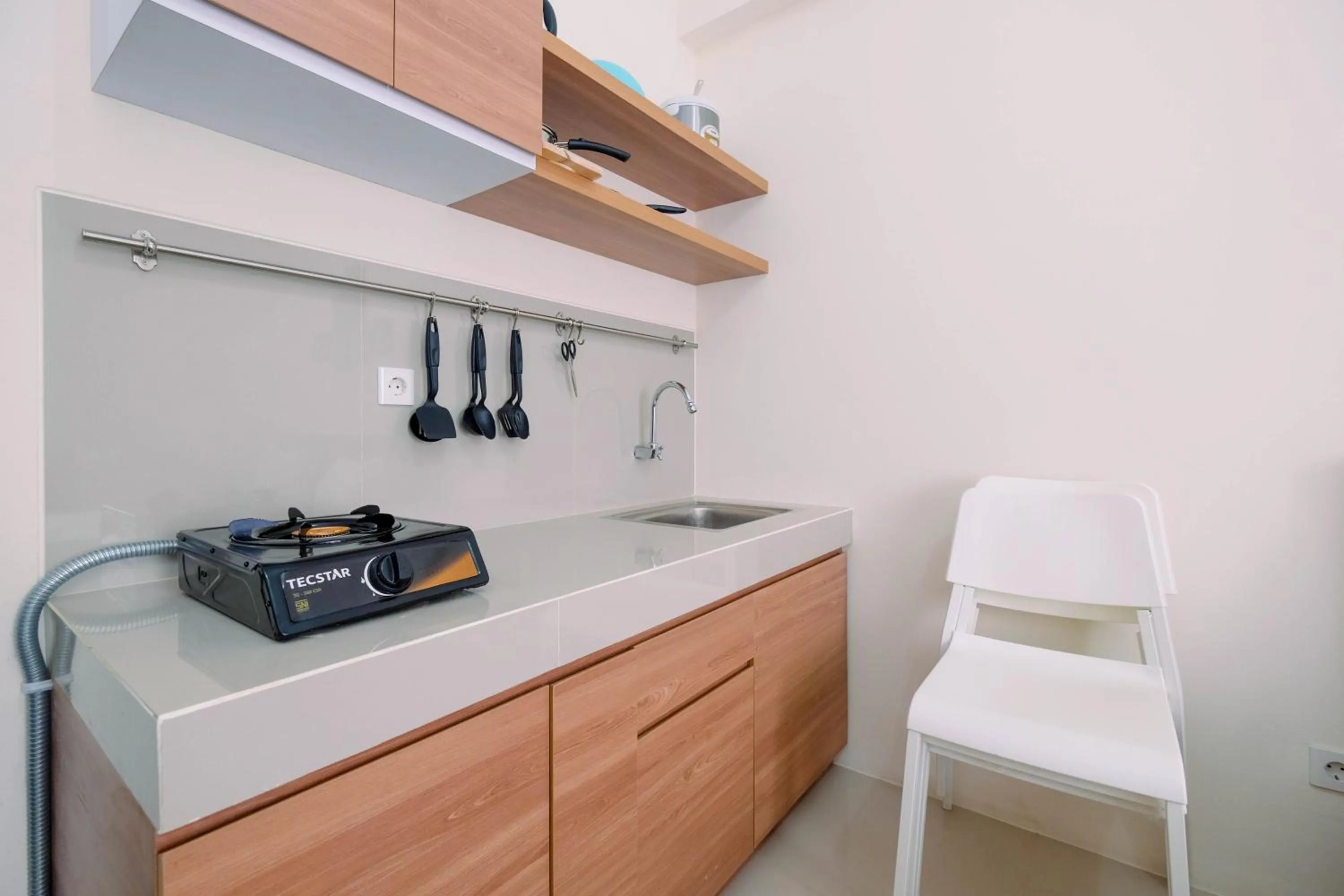 Kitchen or kitchenette in Homey Studio Apartment at Bogorienze By Travelio