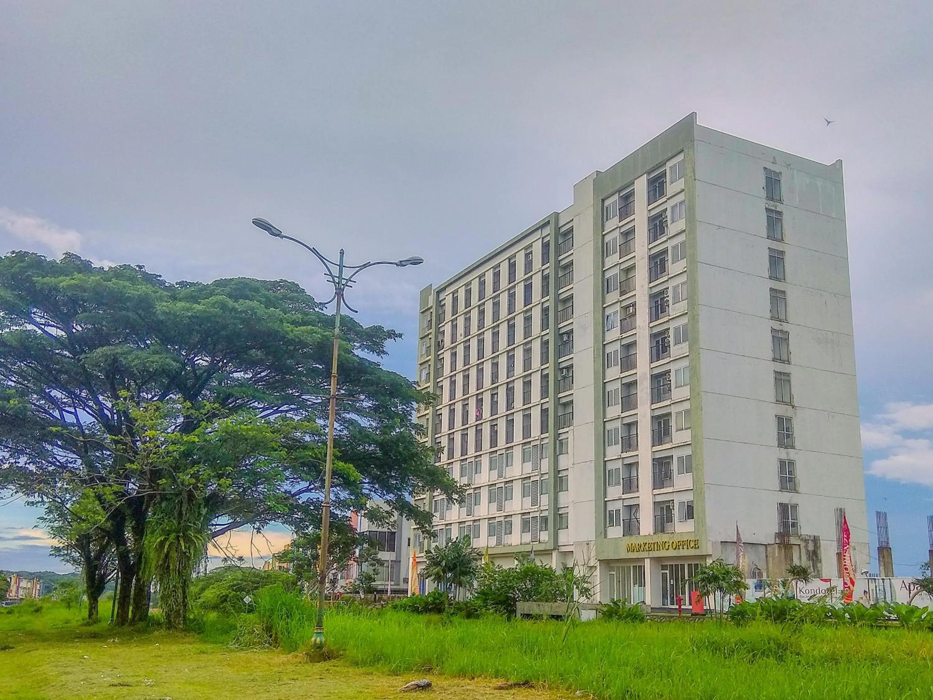 Homey Studio Apartment at Bogorienze By Travelio