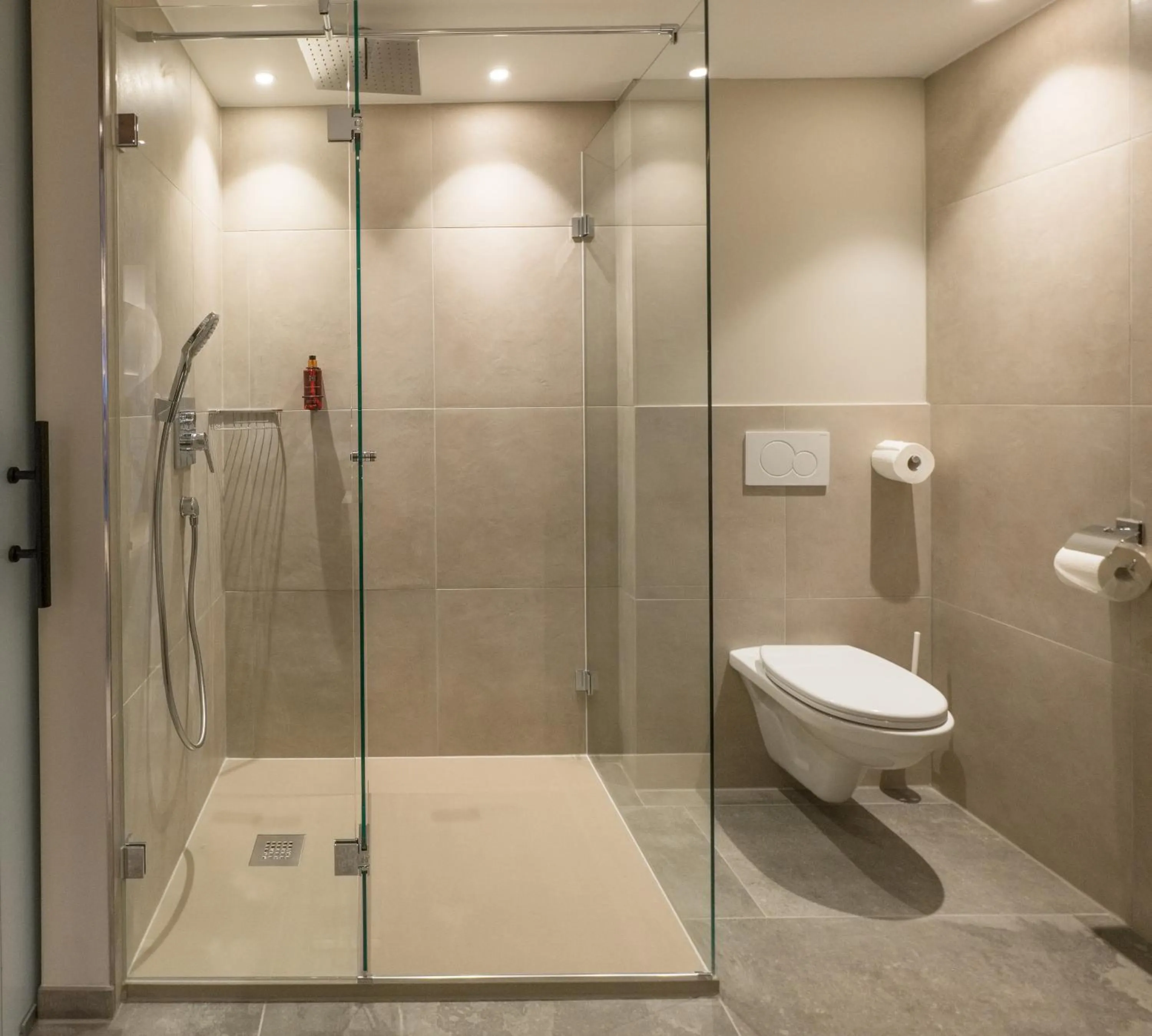 Shower in VIER Studios & Restaurant