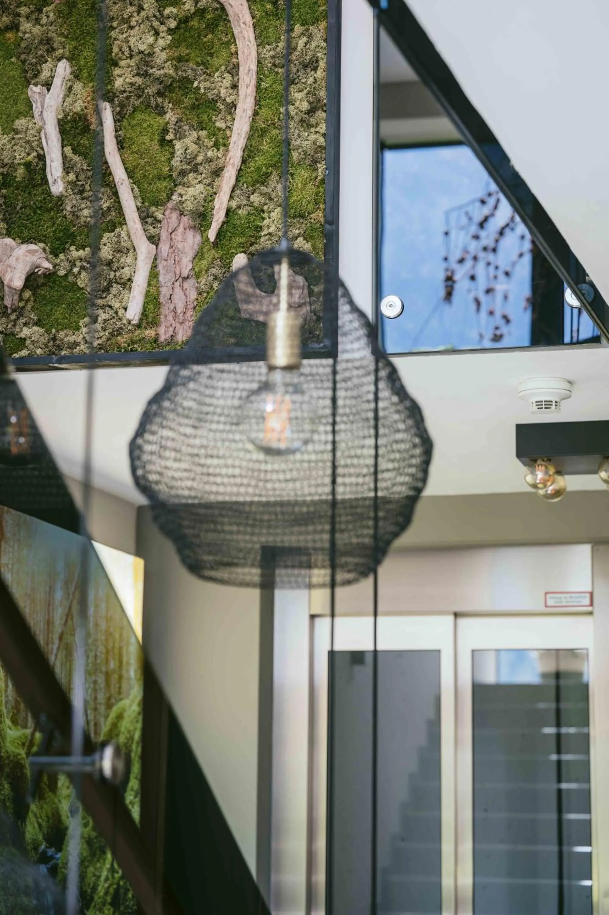 Day in VIER Studios & Restaurant