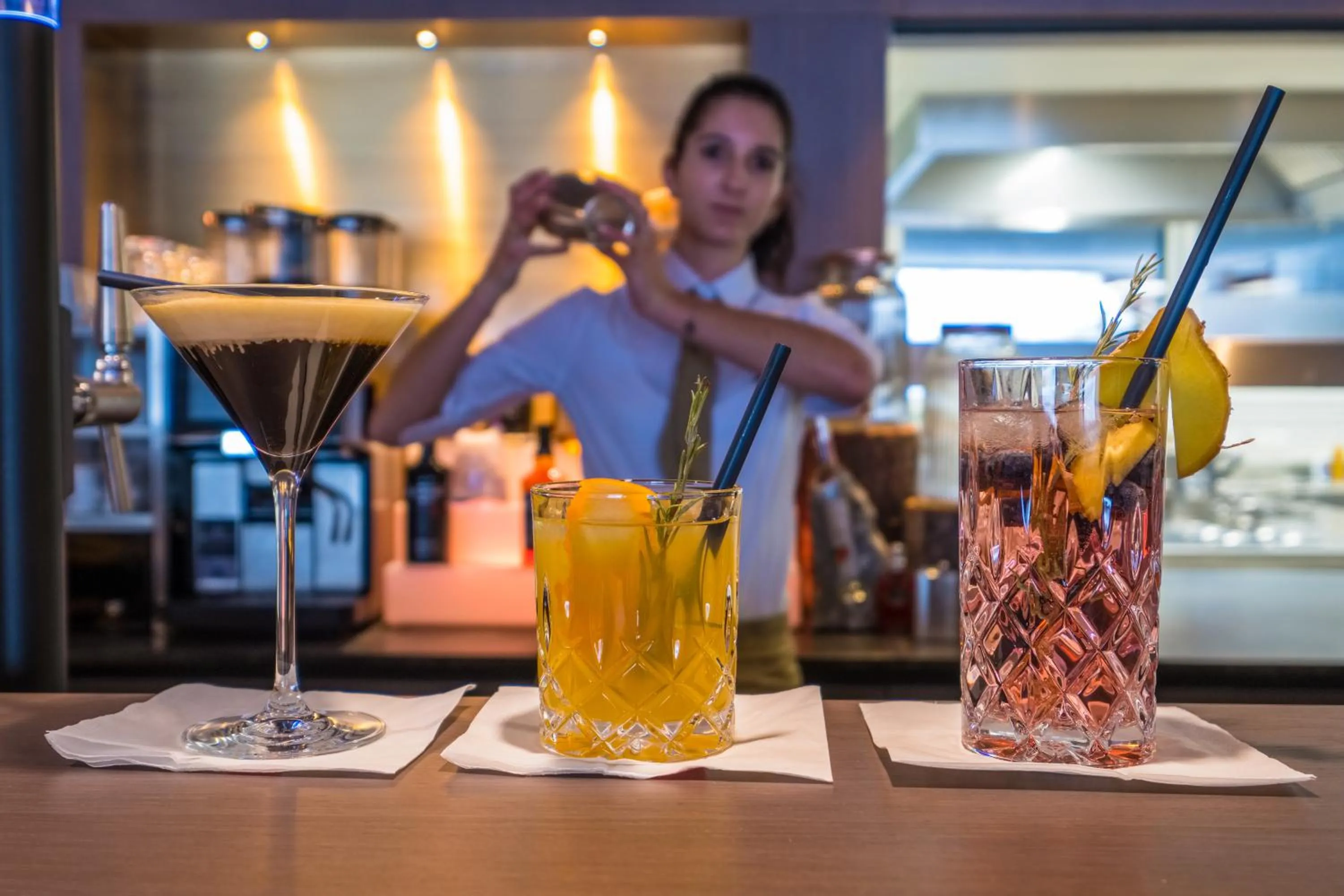 Alcoholic drinks in VIER Studios & Restaurant