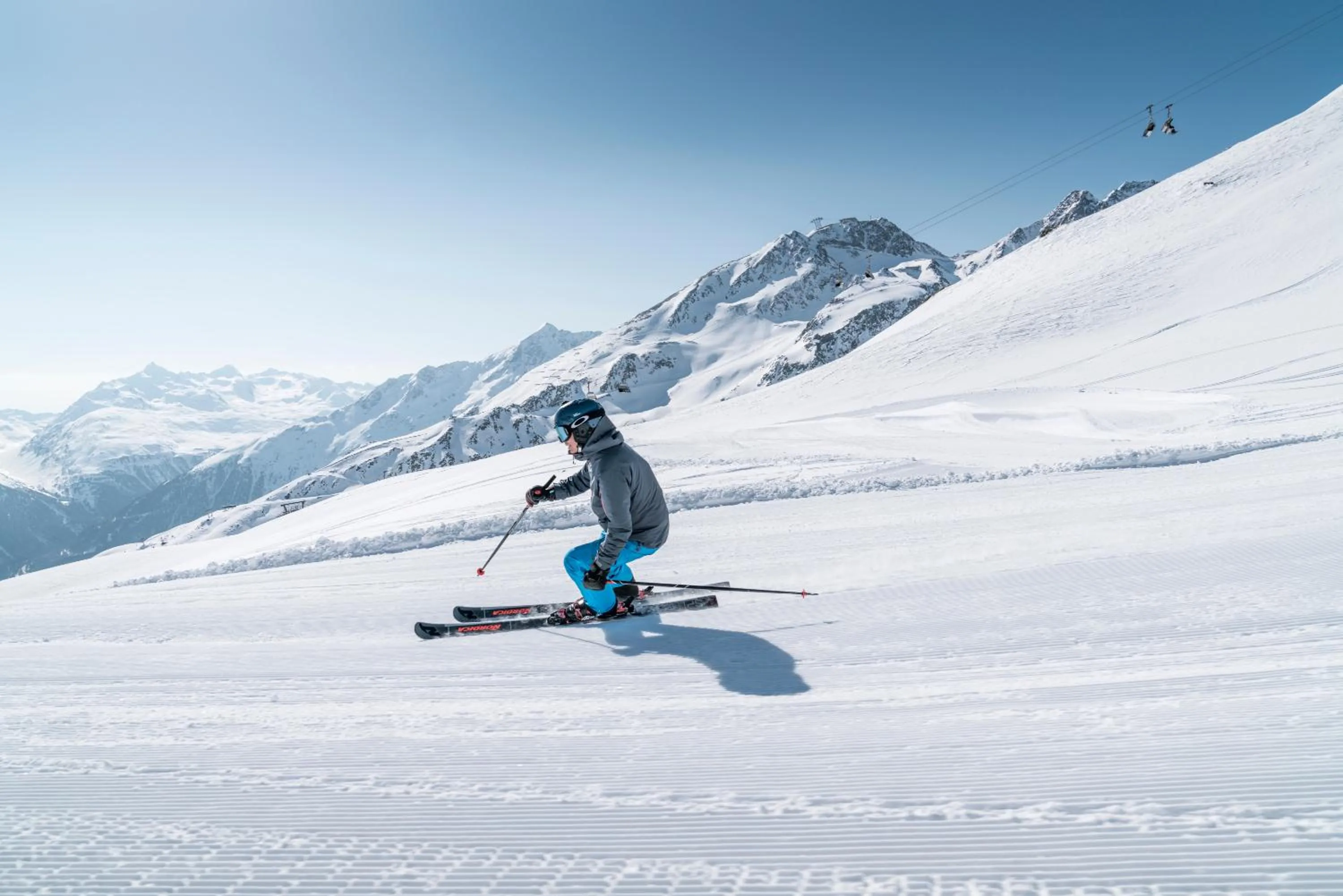 Skiing in VIER Studios & Restaurant