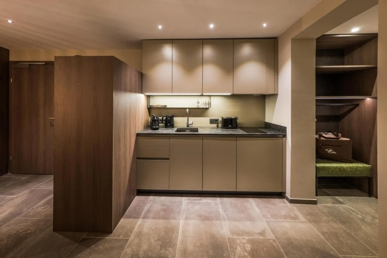 Kitchen or kitchenette in VIER Studios & Restaurant