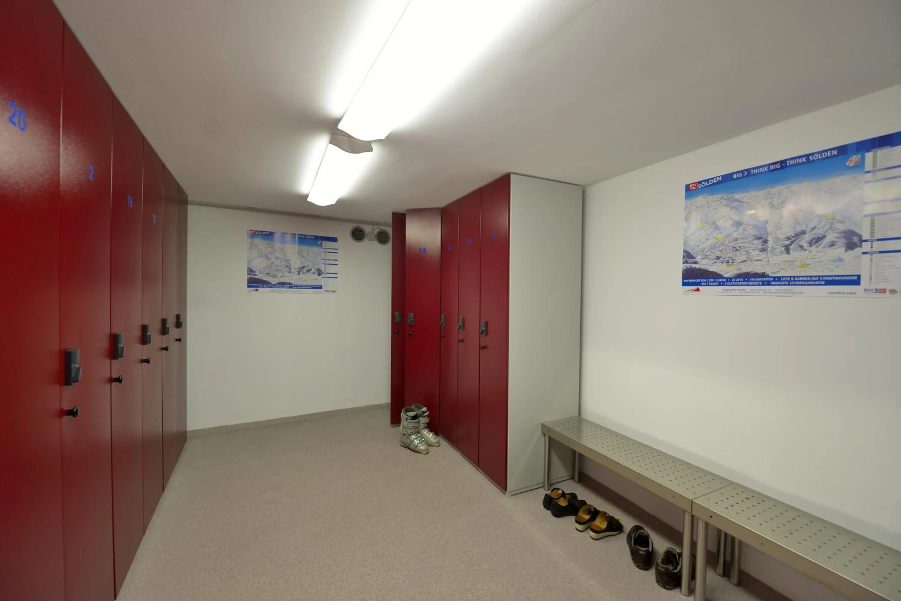 Decorative detail in VIER Studios & Restaurant