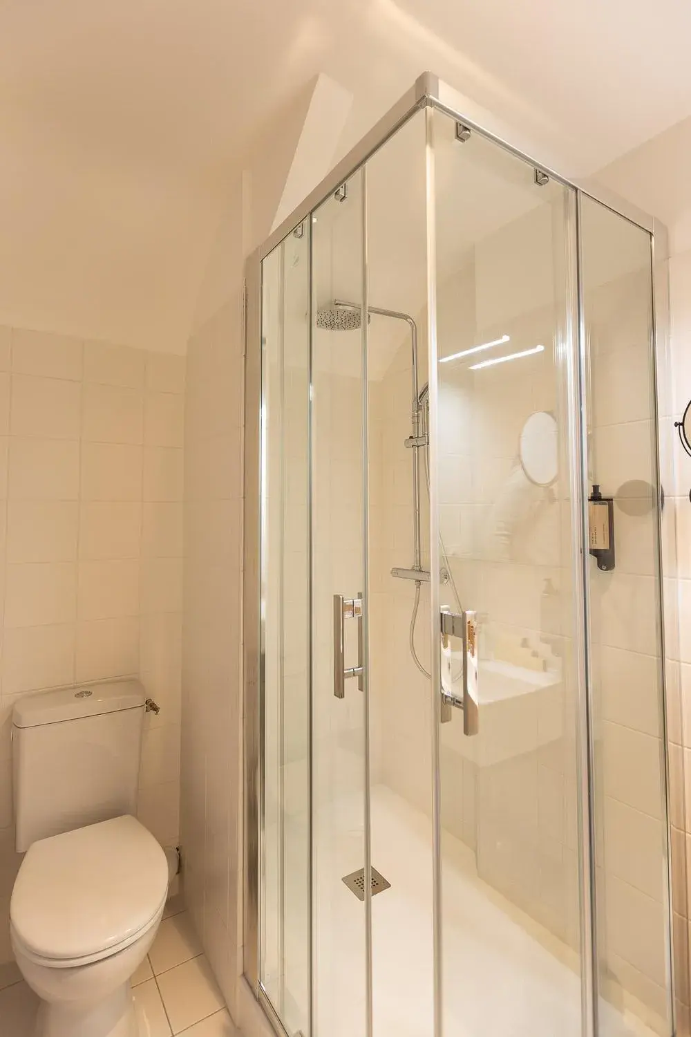 Bathroom in Logis Hôtel & Restaurant Le Vert Bocage Bathroom in Logis Hôtel & Restaurant Le Vert Bocage