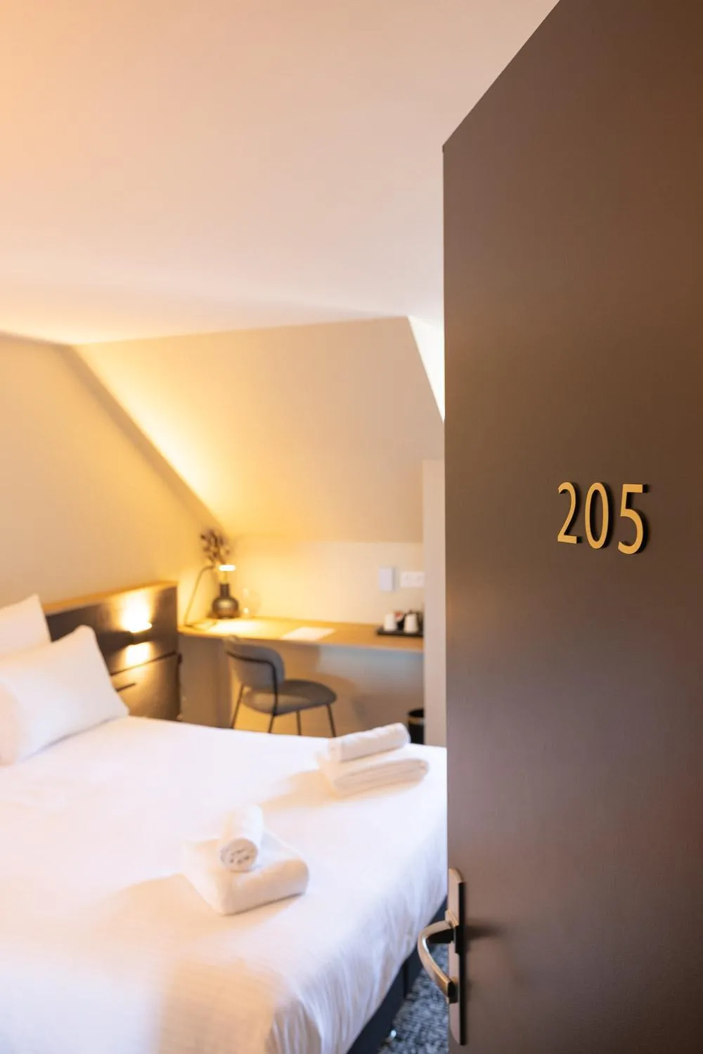 Bed in Logis Hôtel & Restaurant Le Vert Bocage