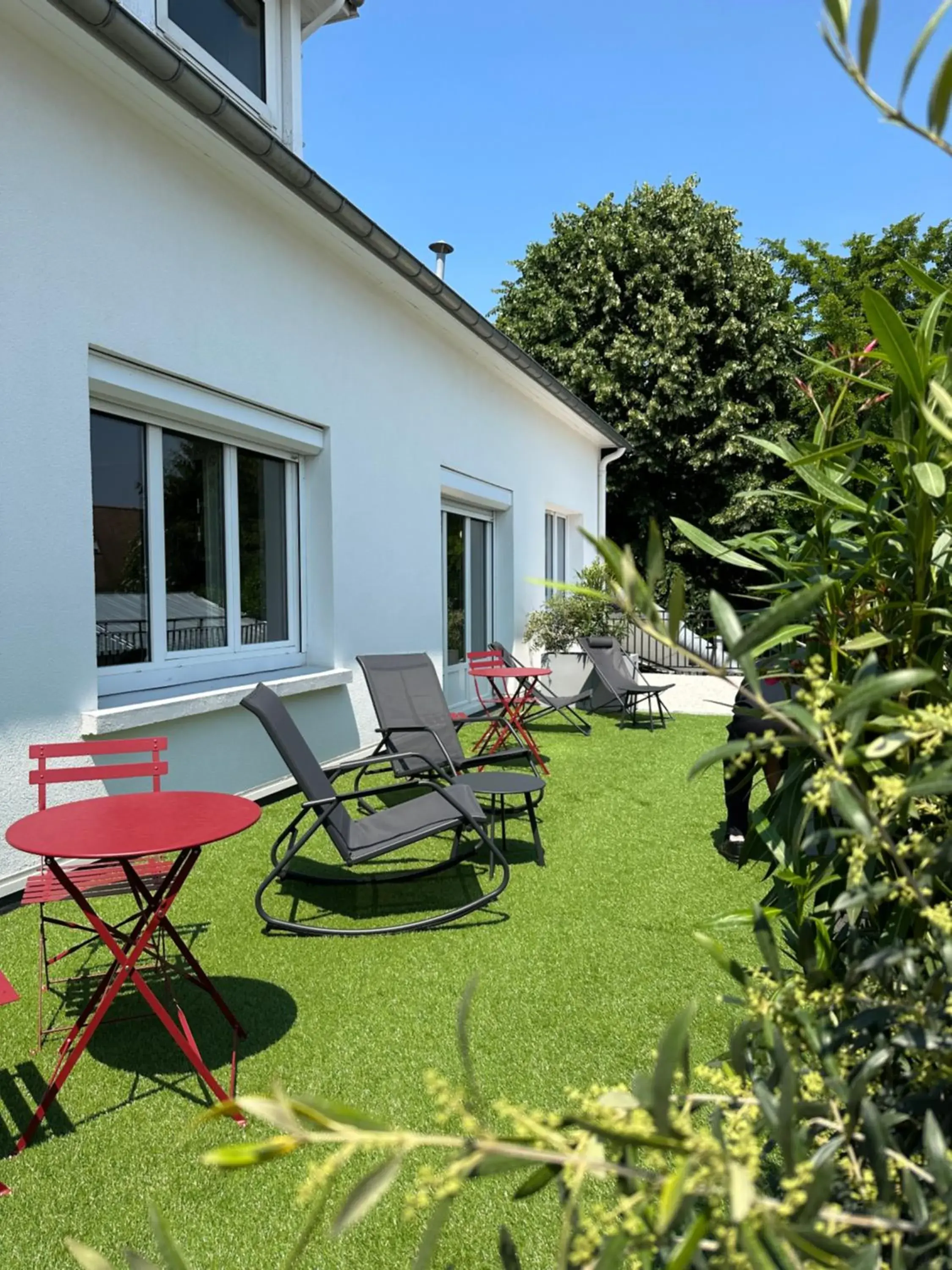 Patio in Logis Hôtel & Restaurant Le Vert Bocage Patio in Logis Hôtel & Restaurant Le Vert Bocage
