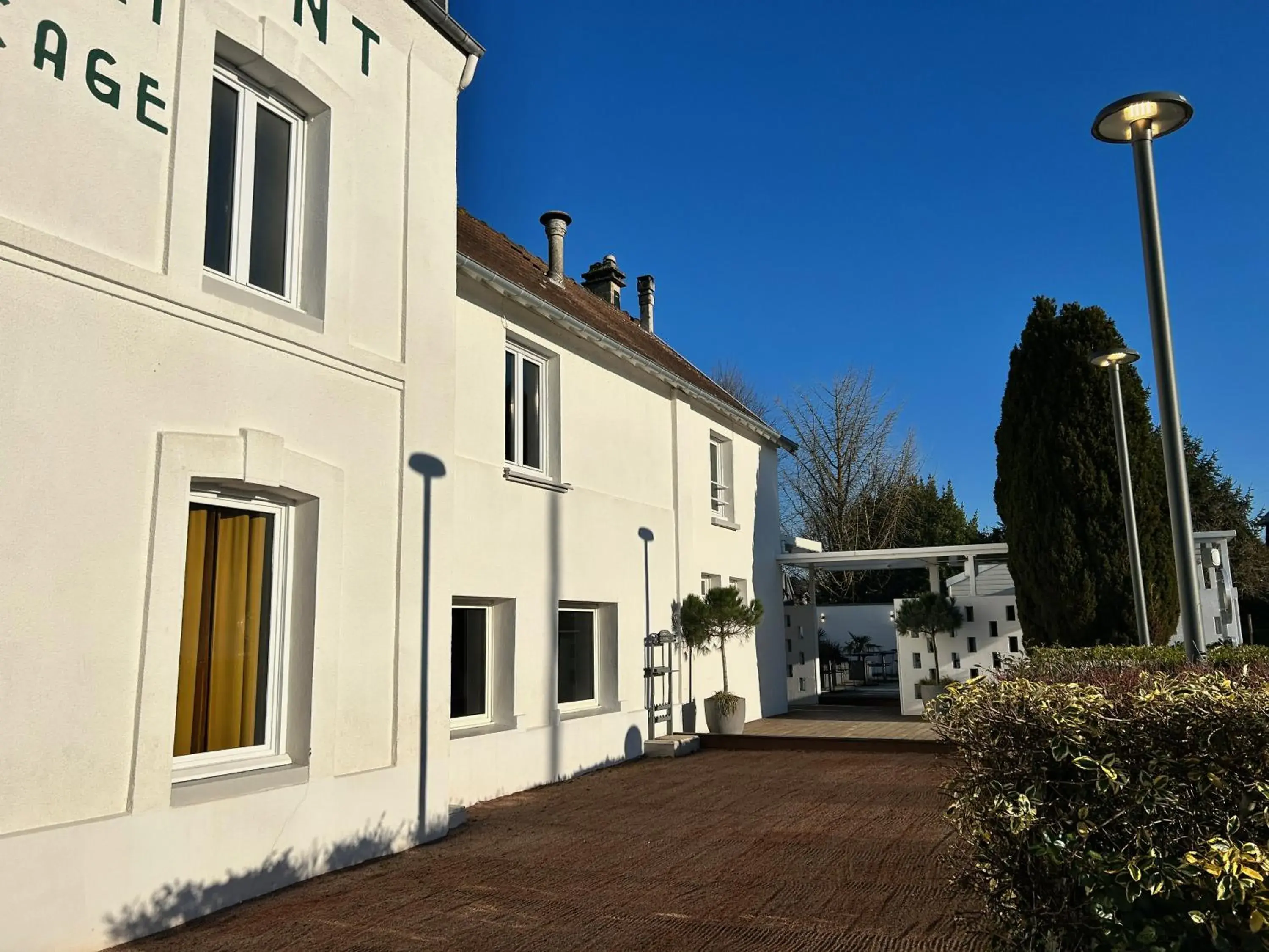 Property building in Logis Hôtel & Restaurant Le Vert Bocage Property building in Logis Hôtel & Restaurant Le Vert Bocage
