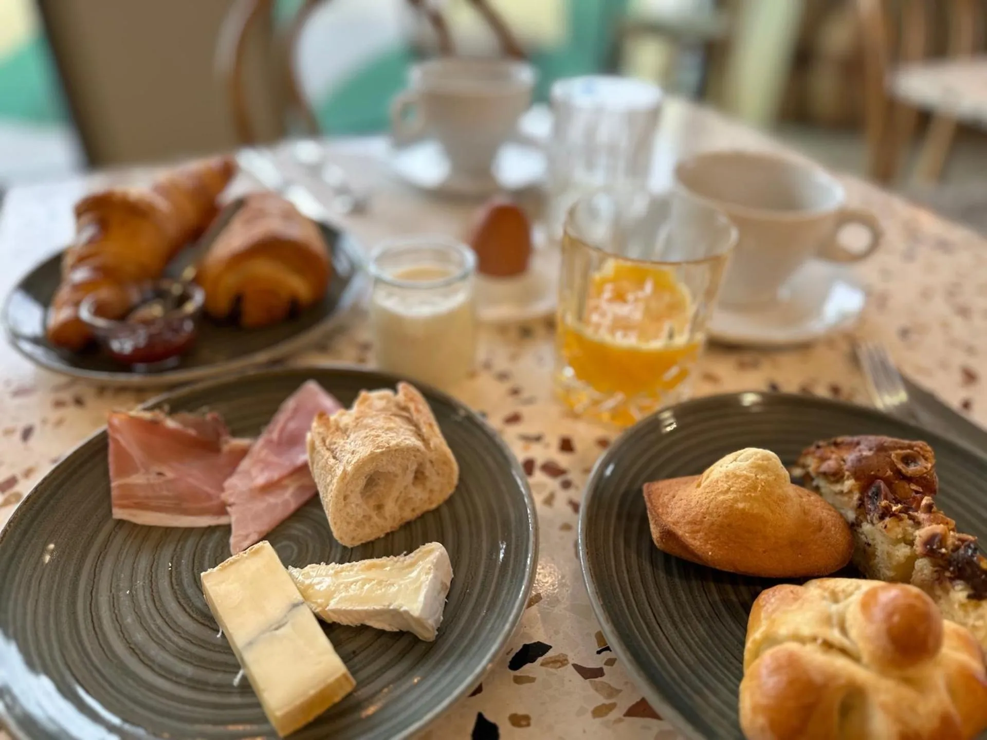 Breakfast in Logis Hôtel & Restaurant Le Vert Bocage